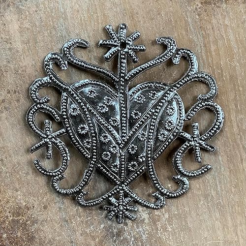 Miniatura 4 de Adorno de corazón hecho a mano de Freda Veve de 4 pulgadas, arte de metal haitiano, diseño de Veve haitiano, ornamento cultural único, arte popular