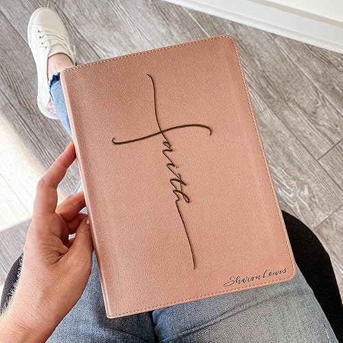 Miniatura 2 de CSB, She Reads Truth Bible, Rose Gold, Hand Lettered and Engraved, Custom Name Engraving Available, Personalized Gift for Birthday, Graduation,