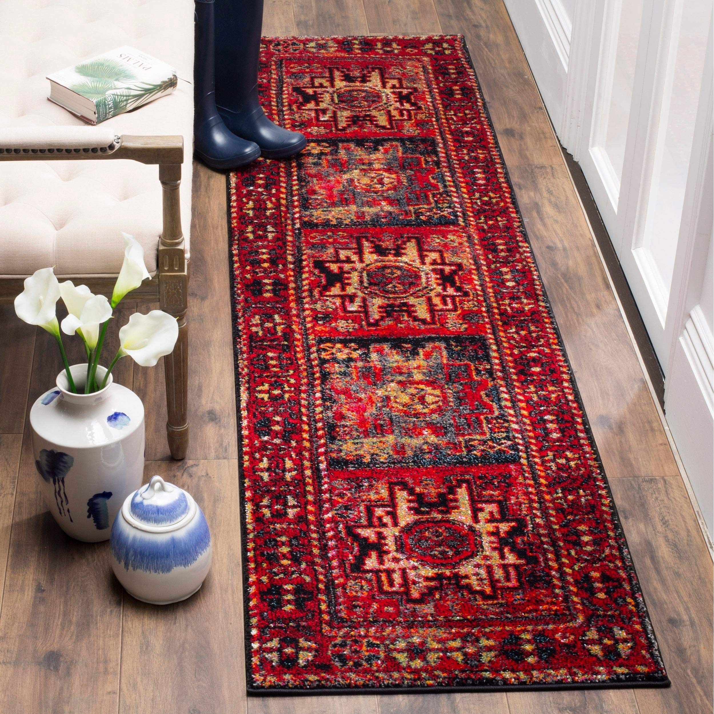 SAFAVIEH Traditionell Teppich für Wohnzimmer, Esszimmer, Schlafzimmer - Persian Collection, Kurzer Flor, Rot und Multi, 79 X 152 cm