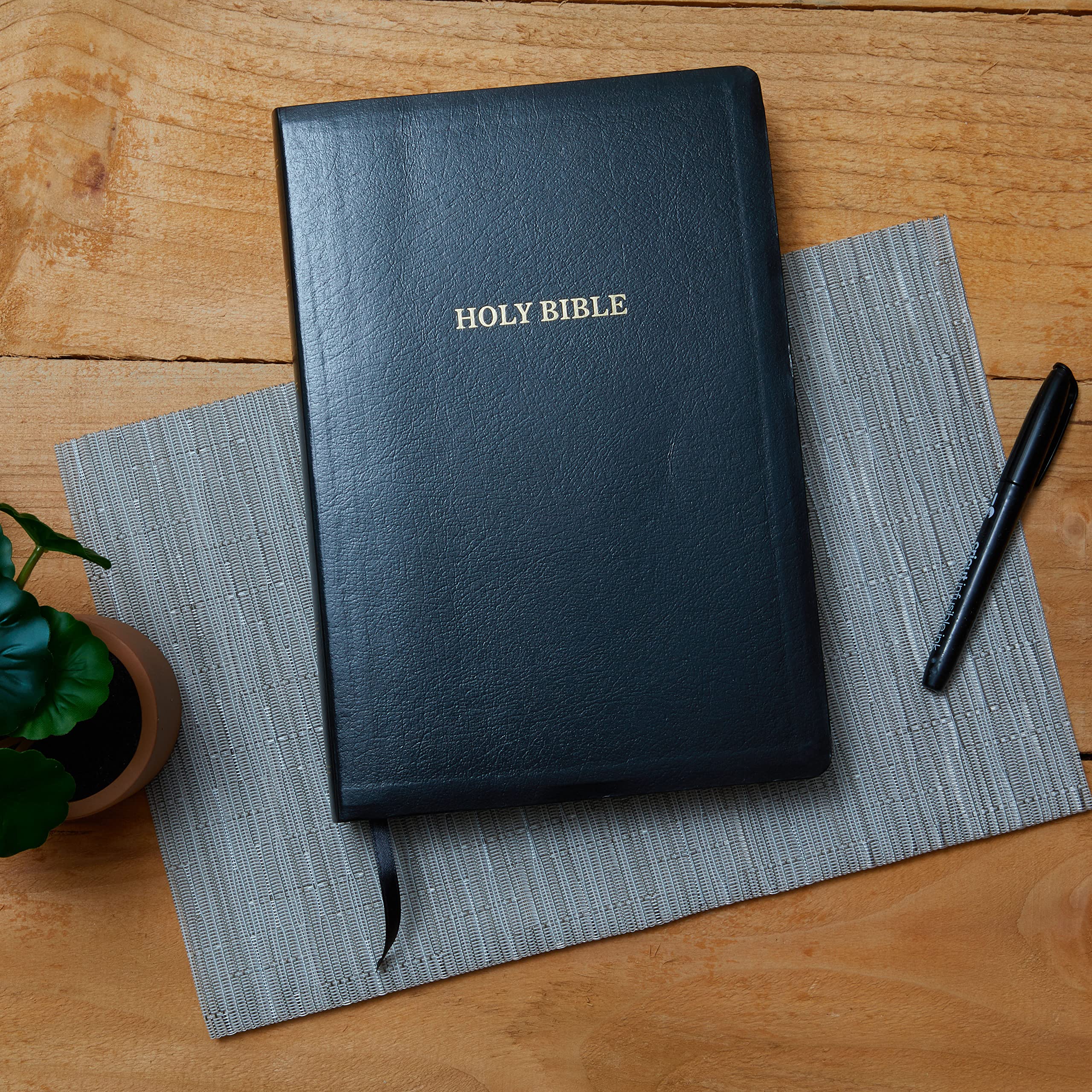 KJV Holy Bible: Super Giant Print with 43,000 Cross References, Black Leather-look, Red Letter, Comfort Print: King James Version: Holy Bible, King James Version