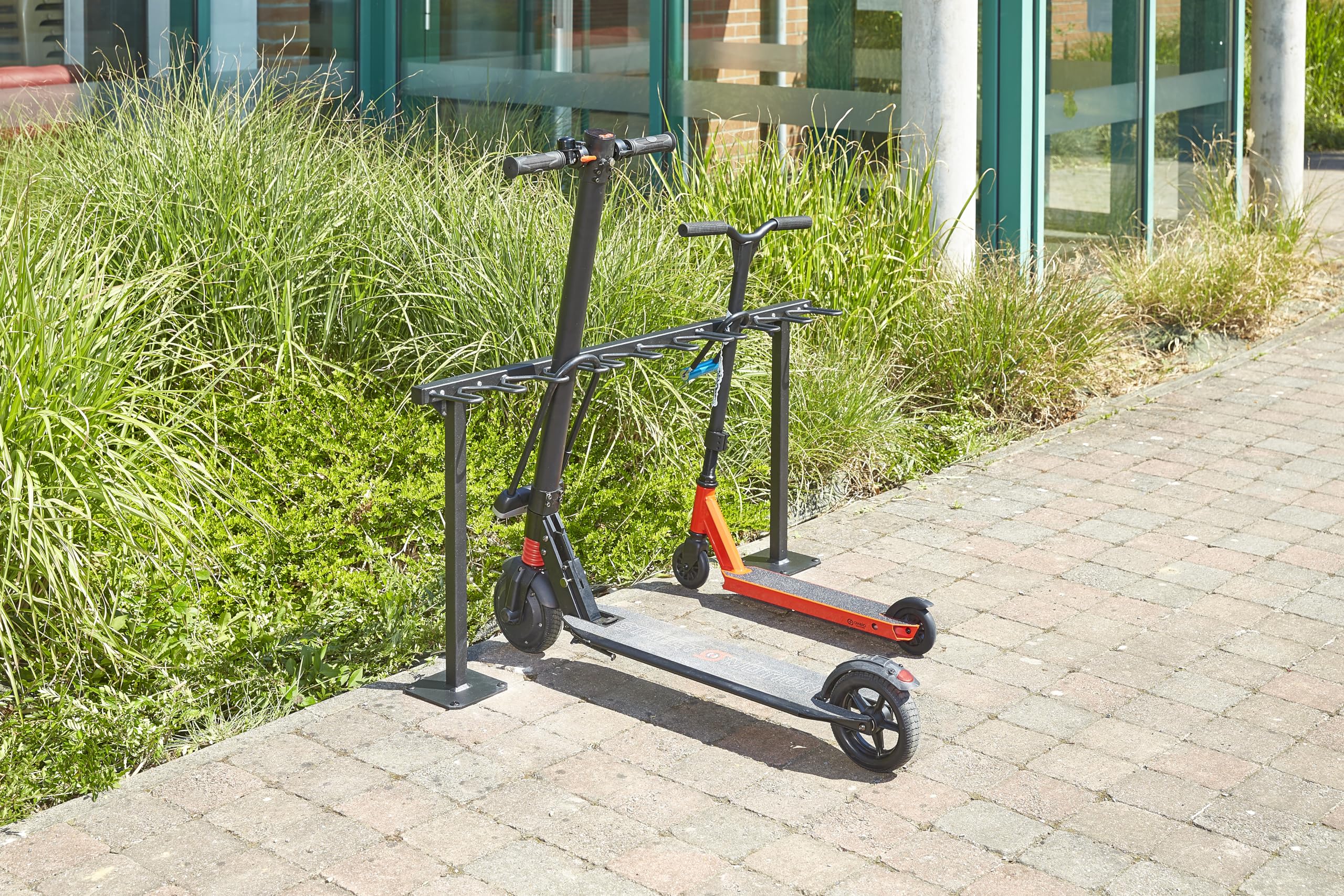 Soporte de 9 patinetes modelo en tierra M509S