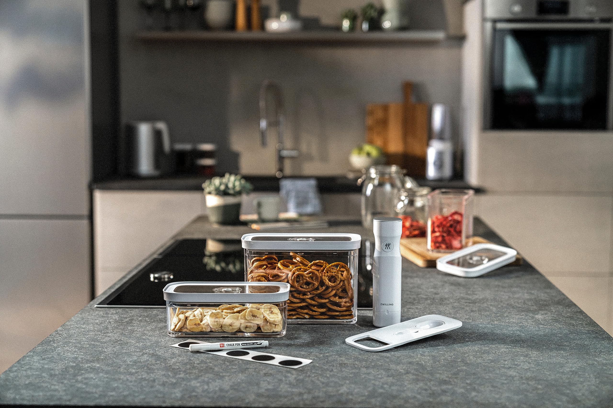 ZWILLING Fresh & Save Cube Vakuum Starter Set, Größe M, 5-teiliges Aufbewahrungsset mit 2 Boxen, Vakuumpumpe, Messlöffel, NFC-Etiketten