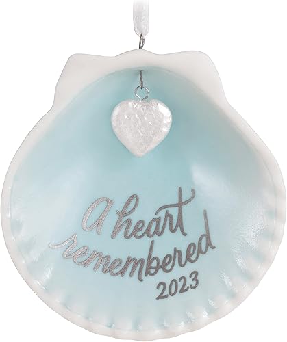 Hallmark Keepsake Adorno de Navidad 2023 un corazón recordado regalo conmemorativo de concha de almeja