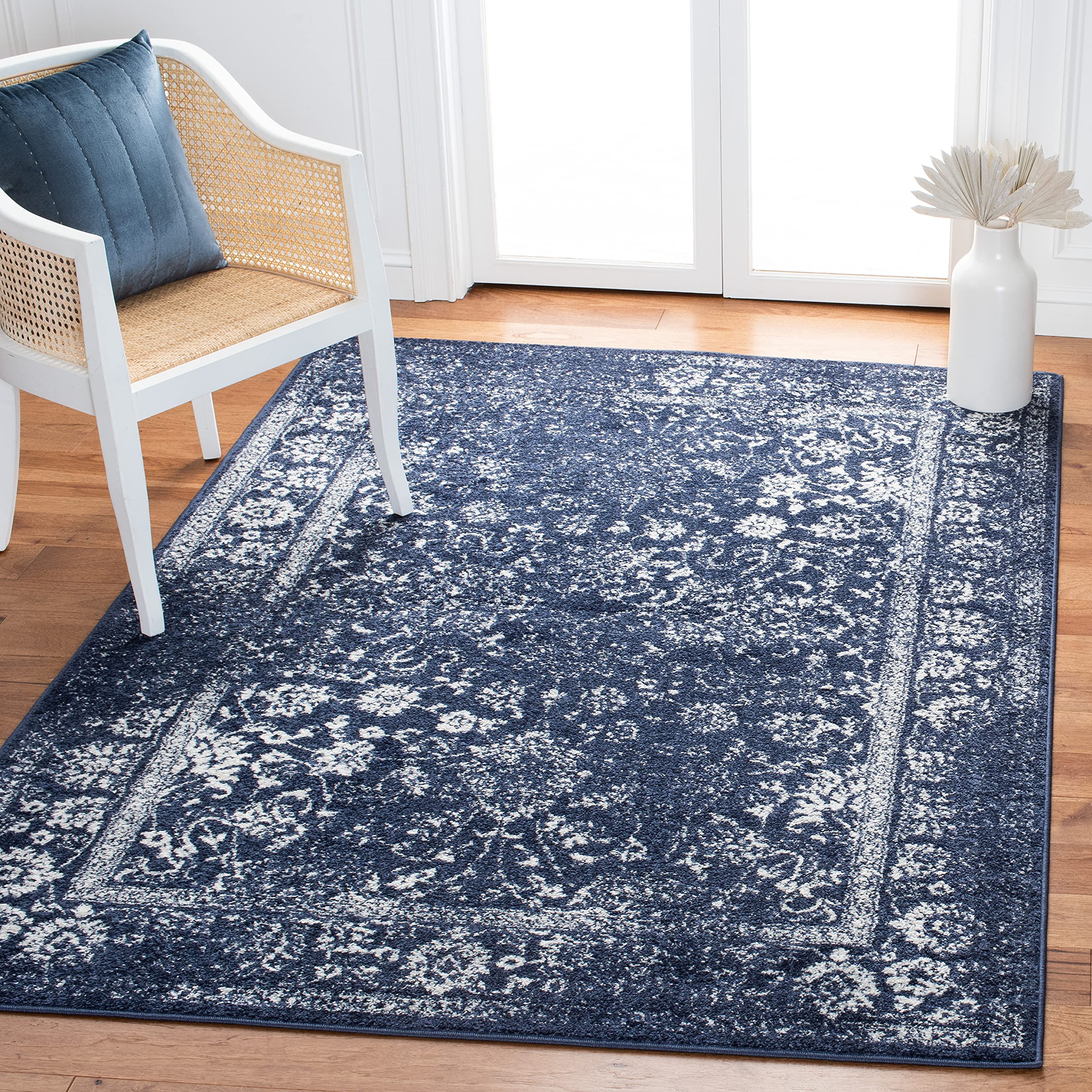 SAFAVIEH Adirondack Collection Area Rug - 5'1" x 7'6", Navy & Ivory, Distressed Vintage Floral Design, Non-Shedding & Easy to Clean, Ideal for Living