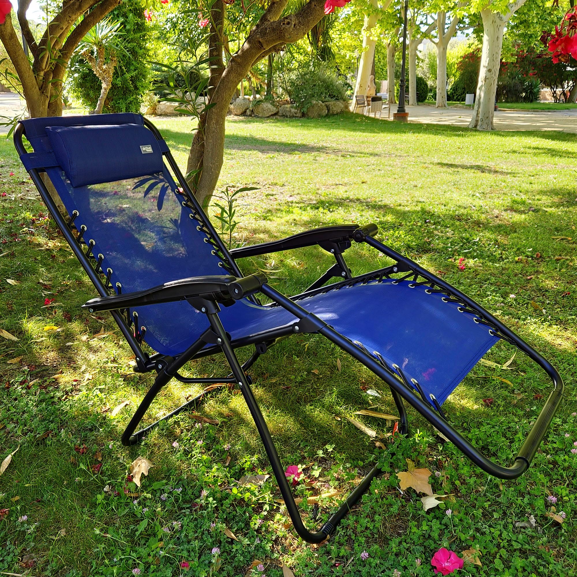 AKTIVE Silla Plegable, Gravedad Cero, Azul, con cojín y reposapiés, Cómoda y Resistente, Antivuelco, Acero y textileno, Máximo 110 kg, Jardín, Camping, Tumbonas Plegables para Exterior (61143)