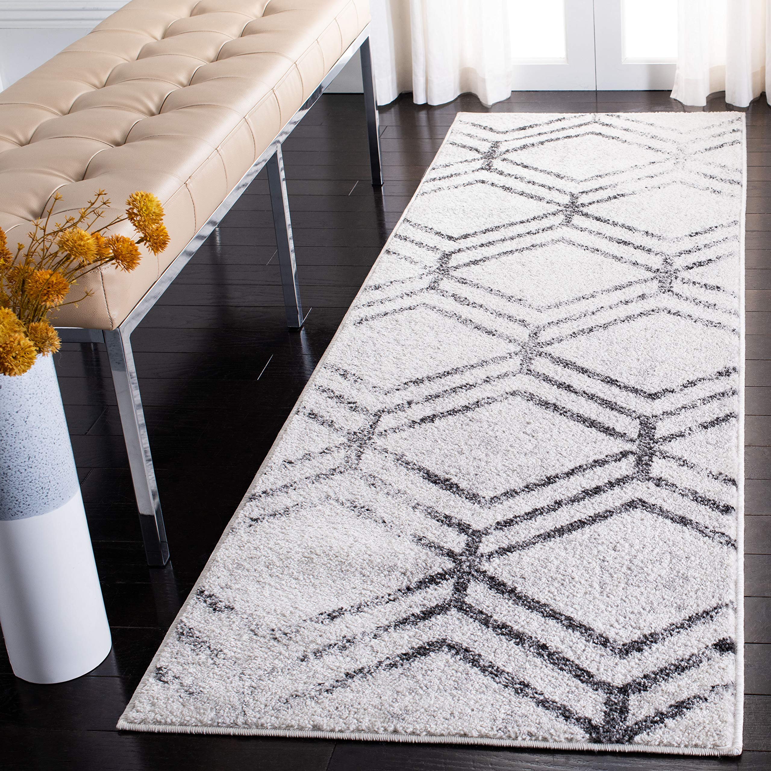 Tapis géométrique à poil court robuste et doux coloris ivoire et gris
