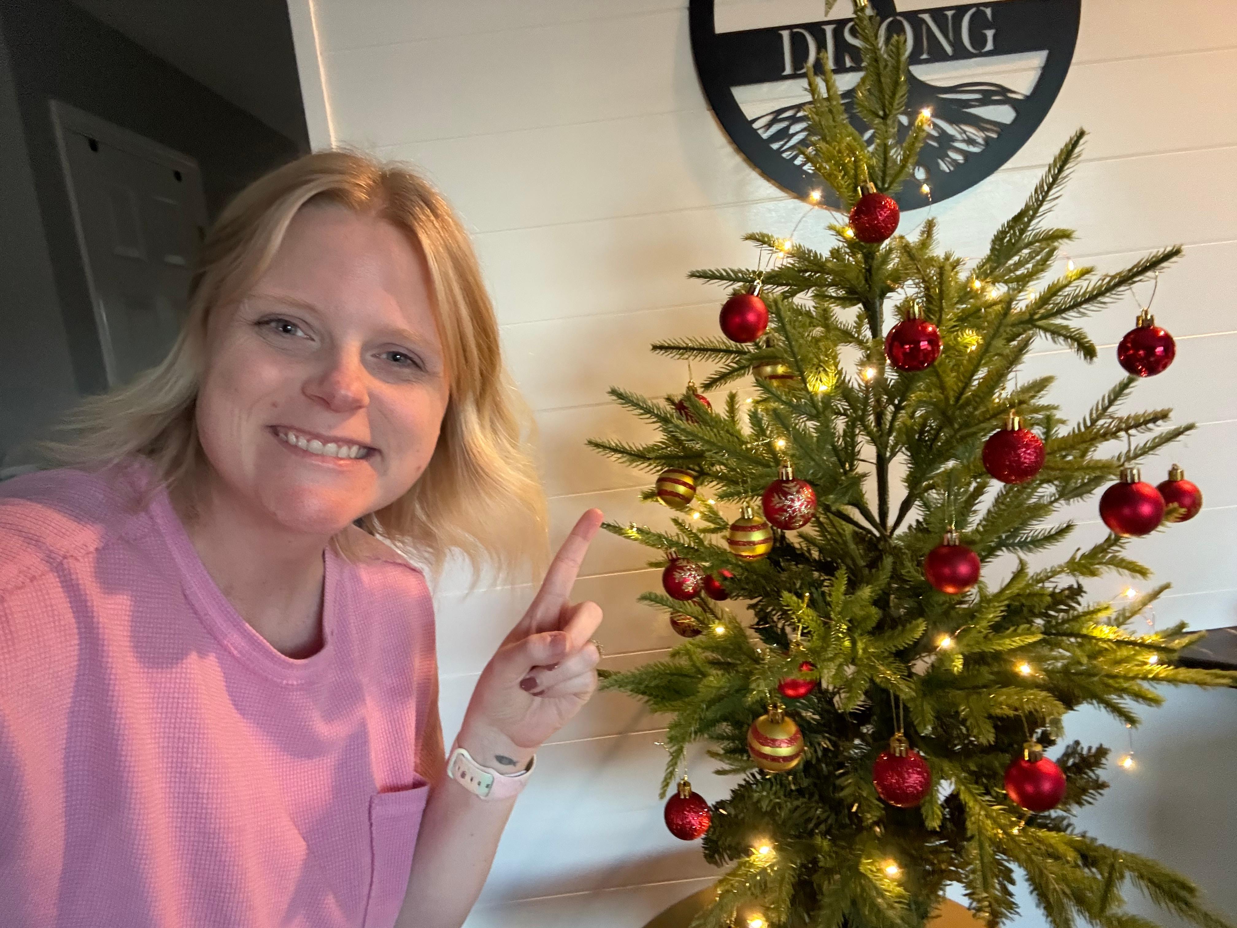 Watch Up close look at this 3ft Christmas tree on Amazon Live