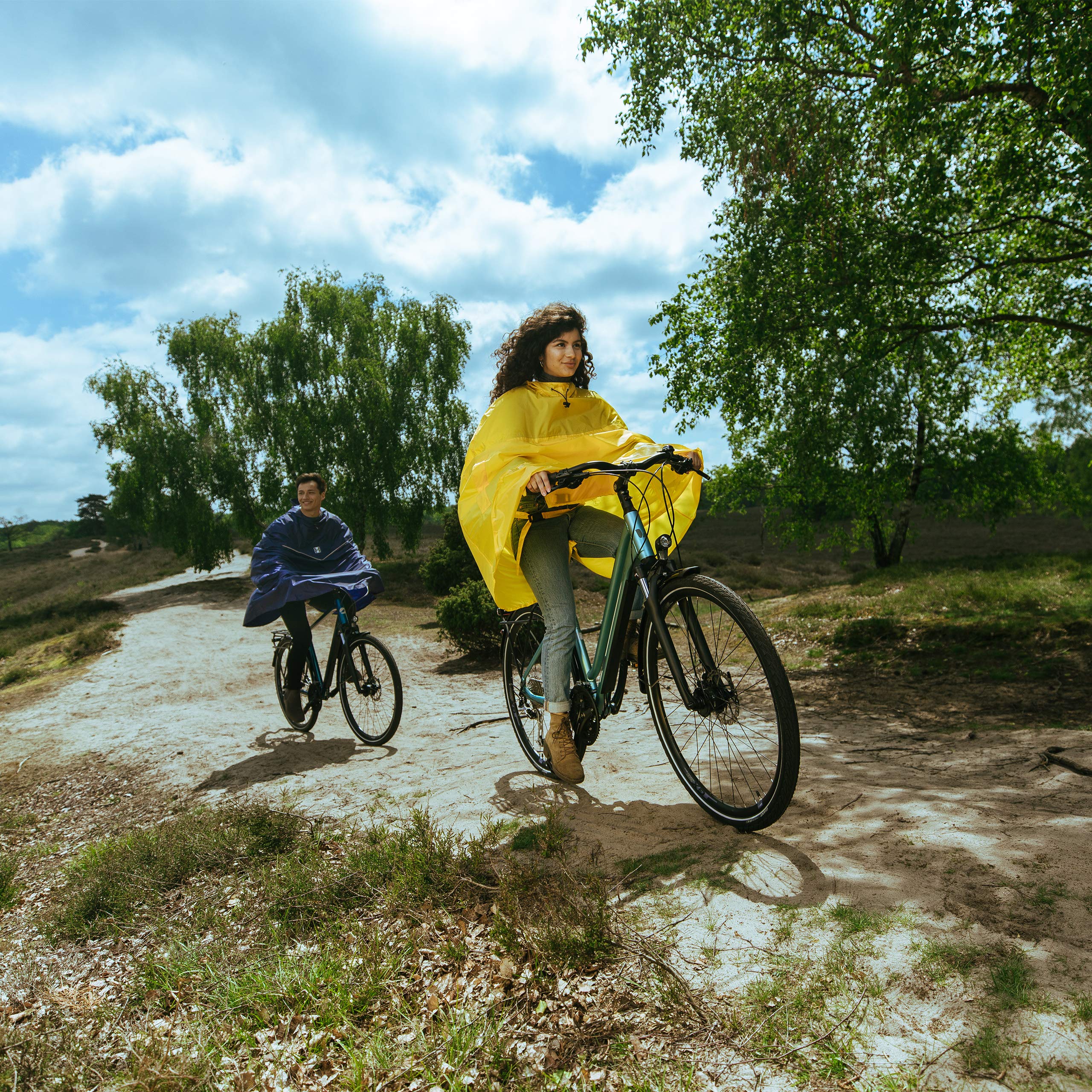 HOCK Fahrrad Regenponcho 'Rain Light' mit Kapuze und seitlicher Armöffnung - Extra Leichtes Regencape für Damen & Herren - 100,0% Wasserdichter Fahrradponcho inkl. Sturmband
