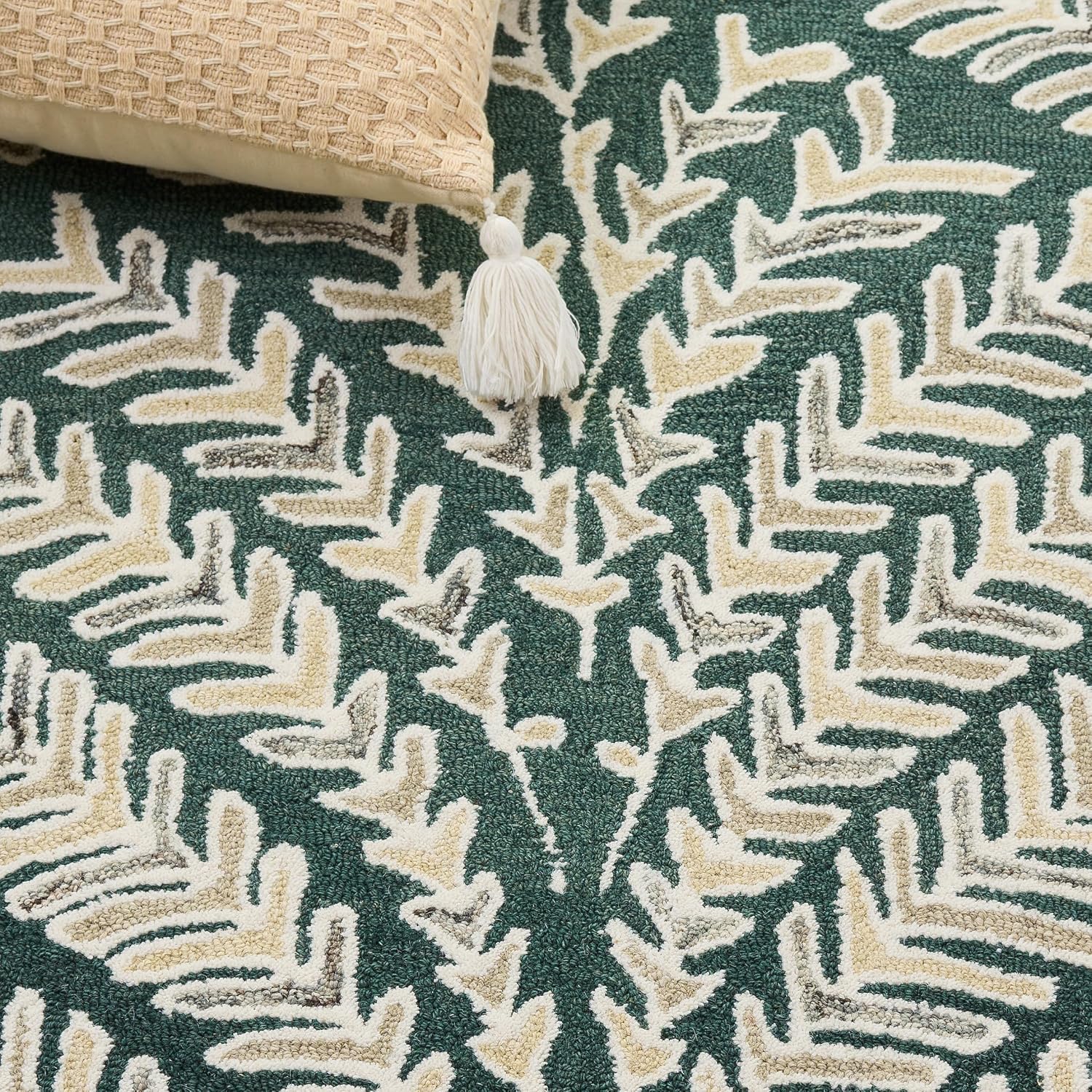 SAFAVIEH Capri Collection Runner Rug - 2'3" x 9', Dark Green & Ivory, Handmade Wool, Ideal for High Traffic Areas in Living Room, Bedroom (CPR208Y)