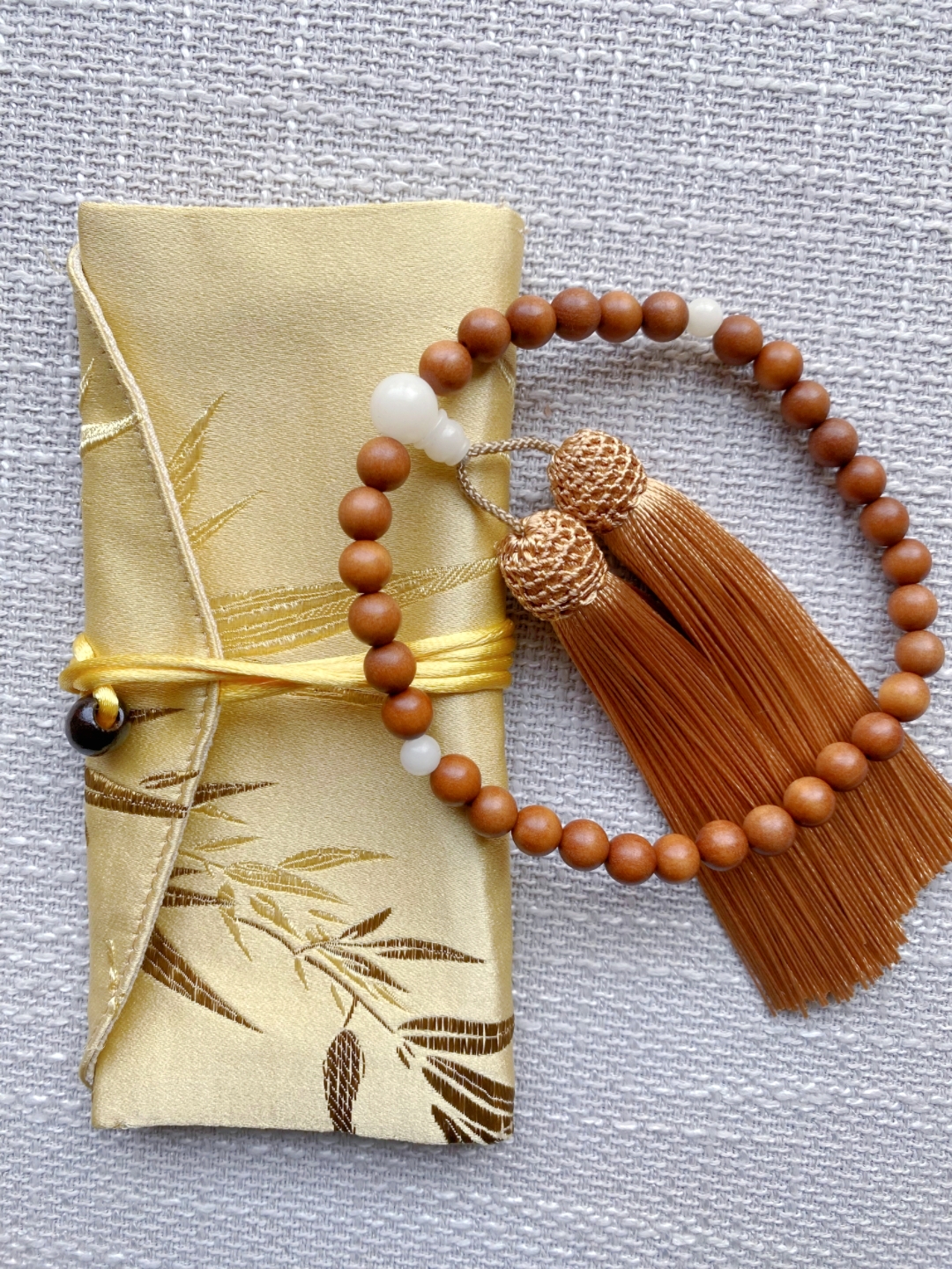 老山檀香 8mm 念珠 39粒 天然木 安定 癒し 健康 数珠 木珠 仏珠 老山檀香 8mm 念珠 39粒 天然木 安定 癒し 健康 数珠 木珠