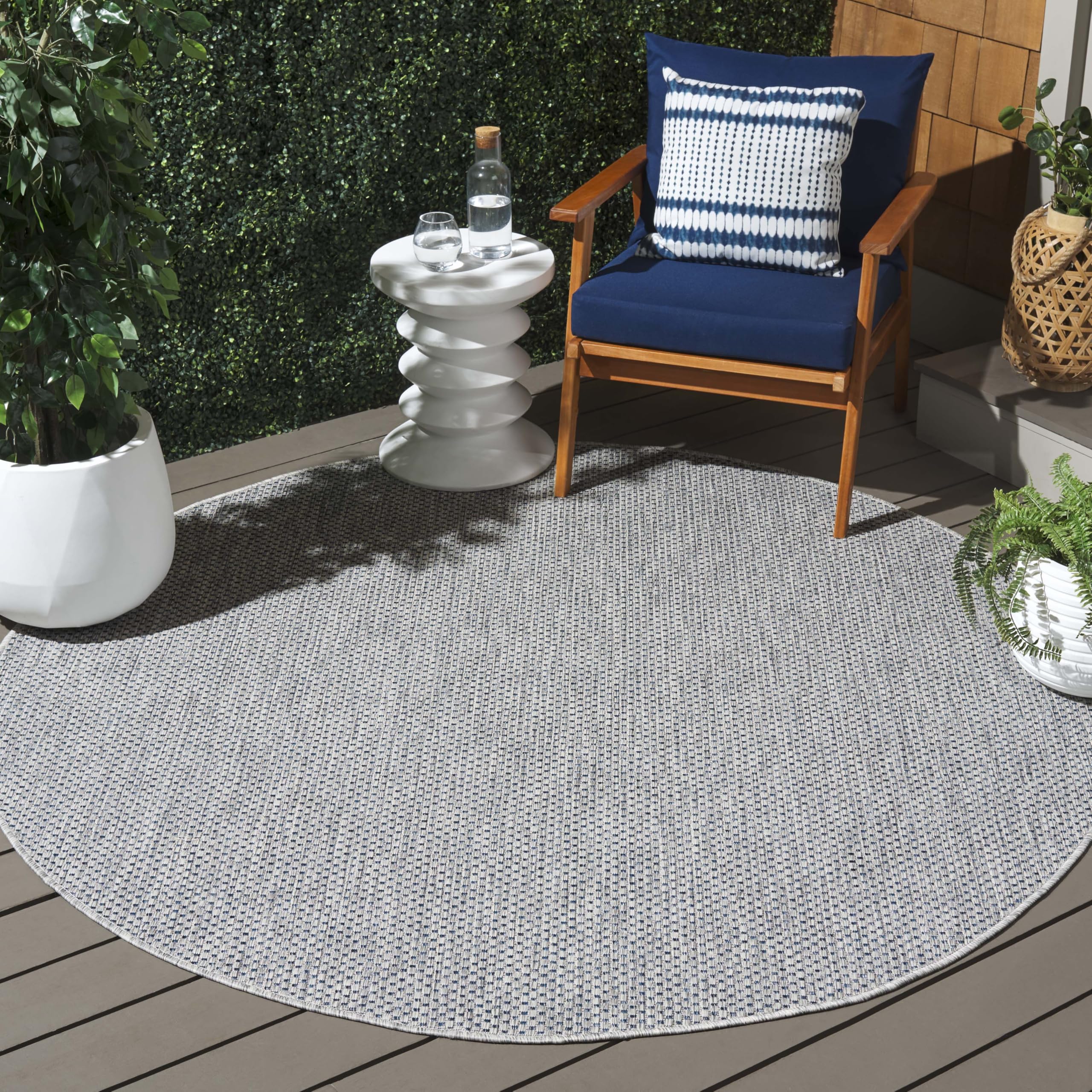 SAFAVIEH Washable Rug Outdoor Courtyard Collection - 4' Round, Grey &amp; Navy, Non-Shedding &amp; Easy Cleaning, Ideal for Patio, Backyard, Mudroom (CY8521-36812)