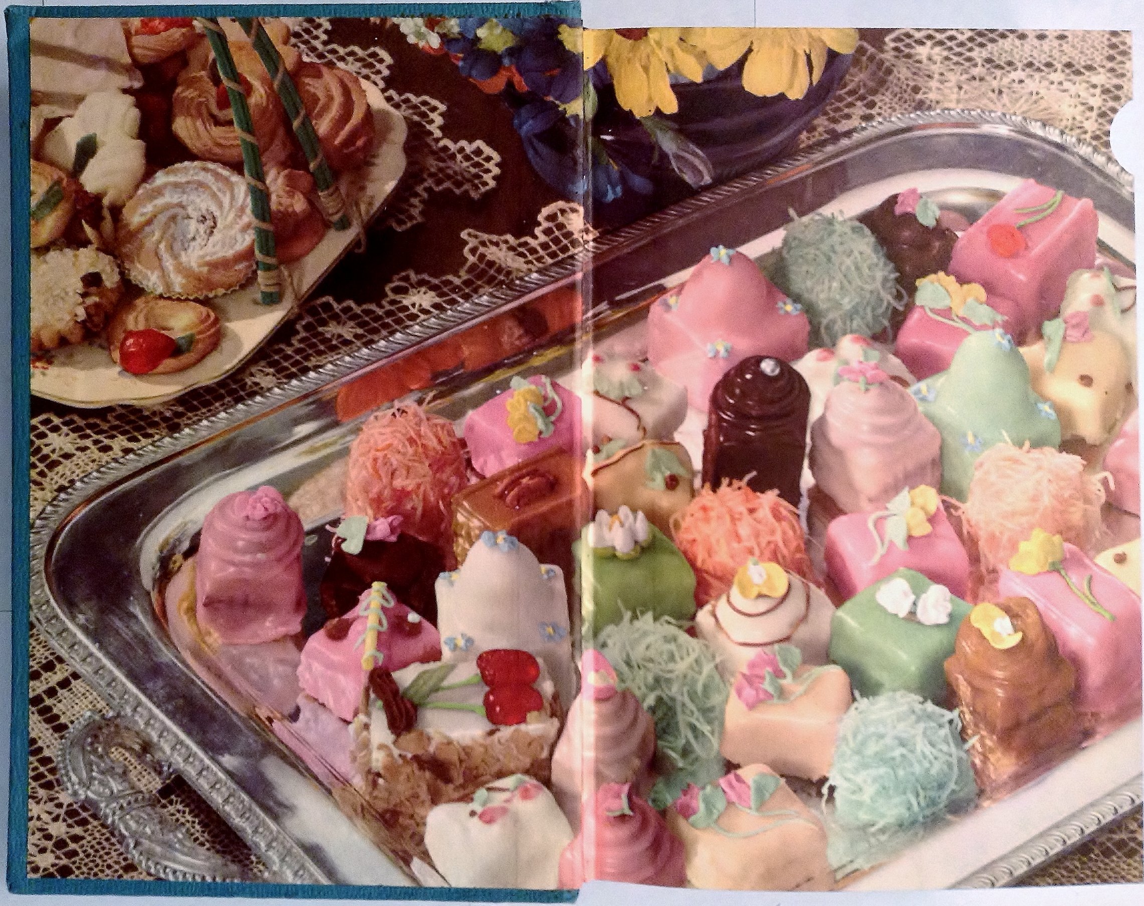 THE AMERICAN WOMAN'S COOK BOOK (National Binding) [Hardcover] BEROLZHEIMER, Ruth Editor - PT03