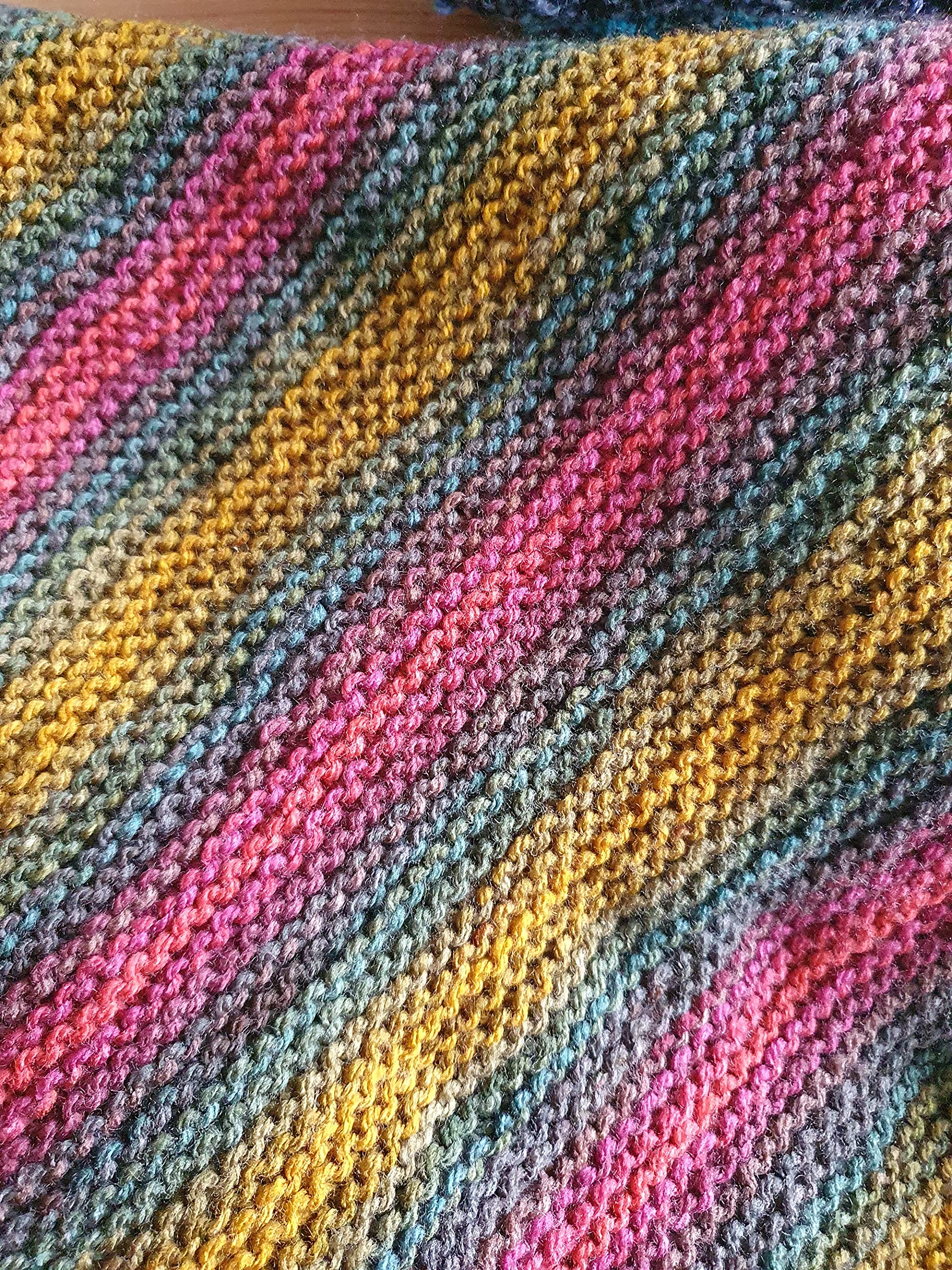 Wollschal XXL ca. 170 x 78 cm Schal handgestrickt Dreieckstuch Dreieck Halstuch Farbverlauf handgestrickt