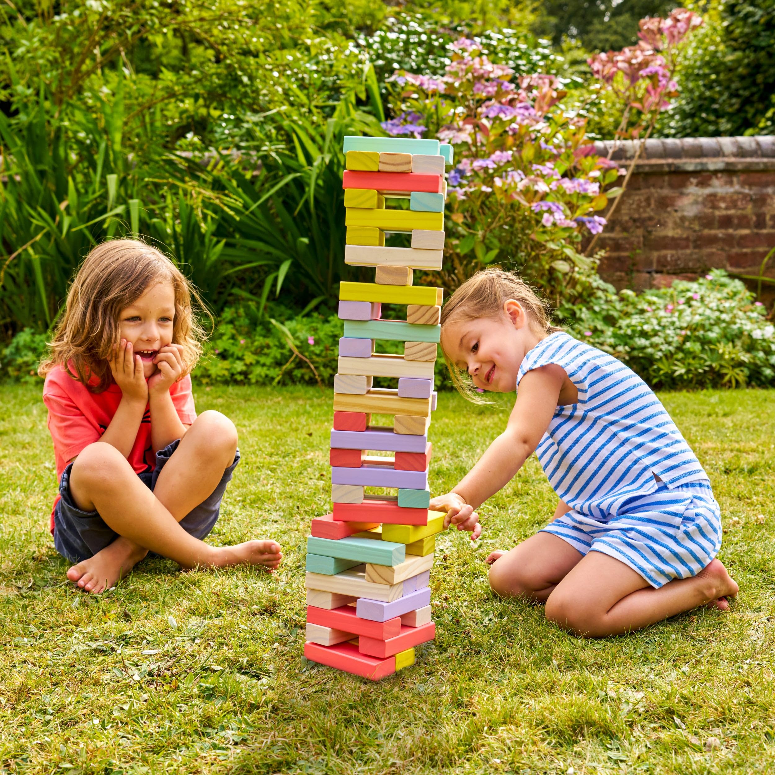 TP Toys - Torre de Equilibrio Gigante de Madera FSC - Juego de Habilidad Familiar - Interior/Exterior - Piezas Coloridas - para niños y Adultos - a Partir de 5 años - Tamaño XL Divertido y Agradable