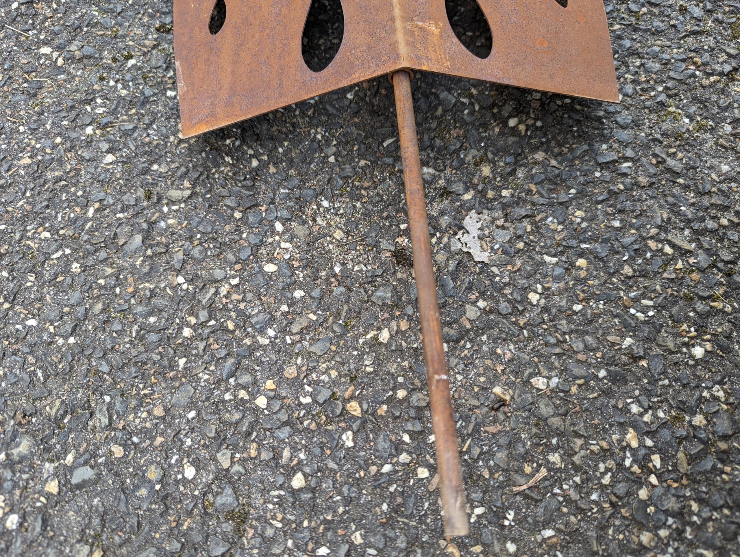Zen Man Edelrost Gartenstecker Skulptur aus Metall, Glaskugel 6cm Grün, Rost H150cm, 032218