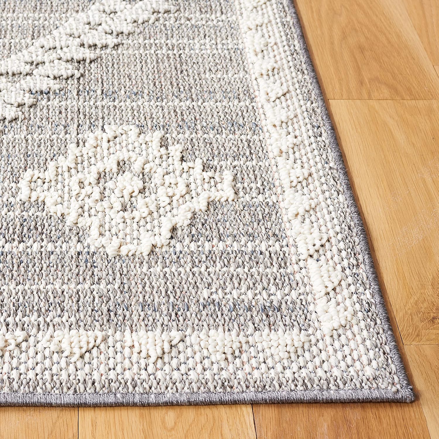 SAFAVIEH Global Collection Area Rug - 5'3" x 7'6", Dark Grey & Ivory Indoor & Outdoor Non-Shedding Easy Cleaning Patio Backyard Deck Porch Mudroom Area Rug
