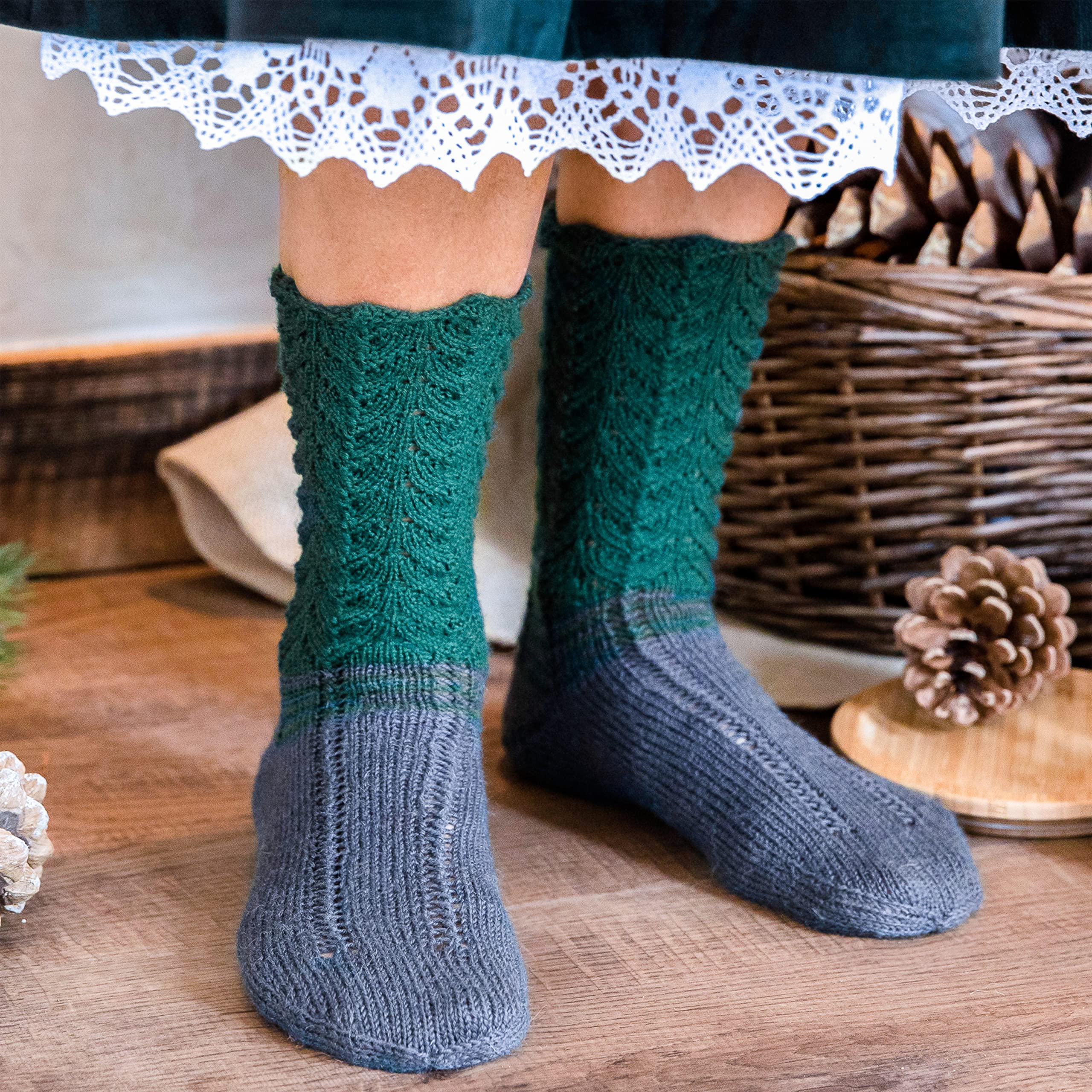 Gründl Hot Socks Pearl uni Strickwolle 10 x 50 g, schwarz | kuschelig weiche Sockenwolle aus 75 % Merinowolle 20 % Polyamid, 5 % Kaschmir, 50 g / 200 m, Nadelstärke: 2,5 - 3, 50 g