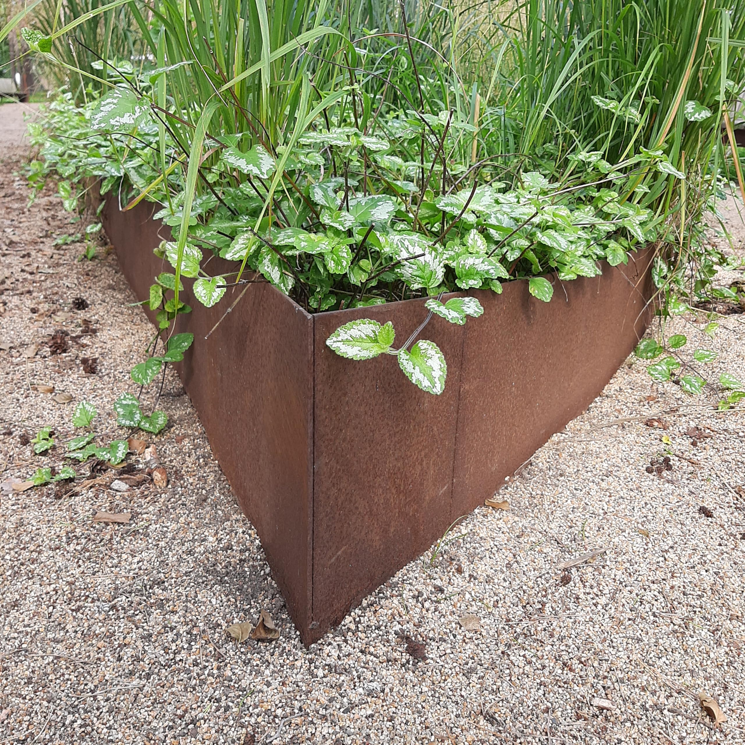 Rasenkantenband 30 cm hoch 5 Meter lang Edelrost 1mm dick Verschiedene Längen Beet Begrenzung
