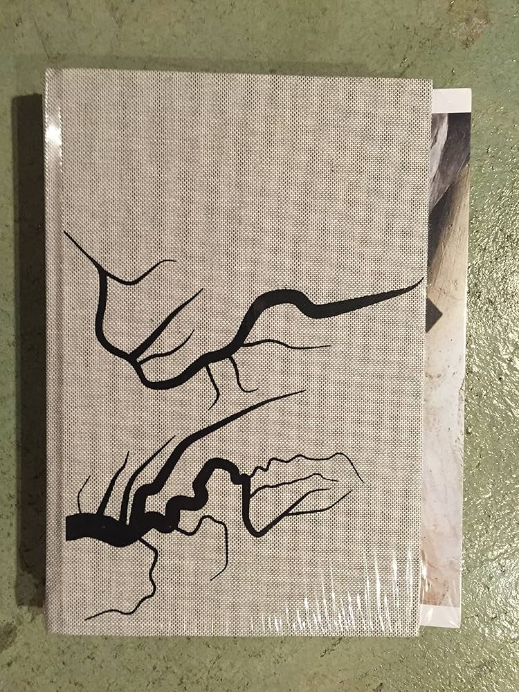 【絶版】　Two Rivers / Carolyn Drake Two Rivers: Carolyn Drake: 9780615787640: Amazon.com: Books