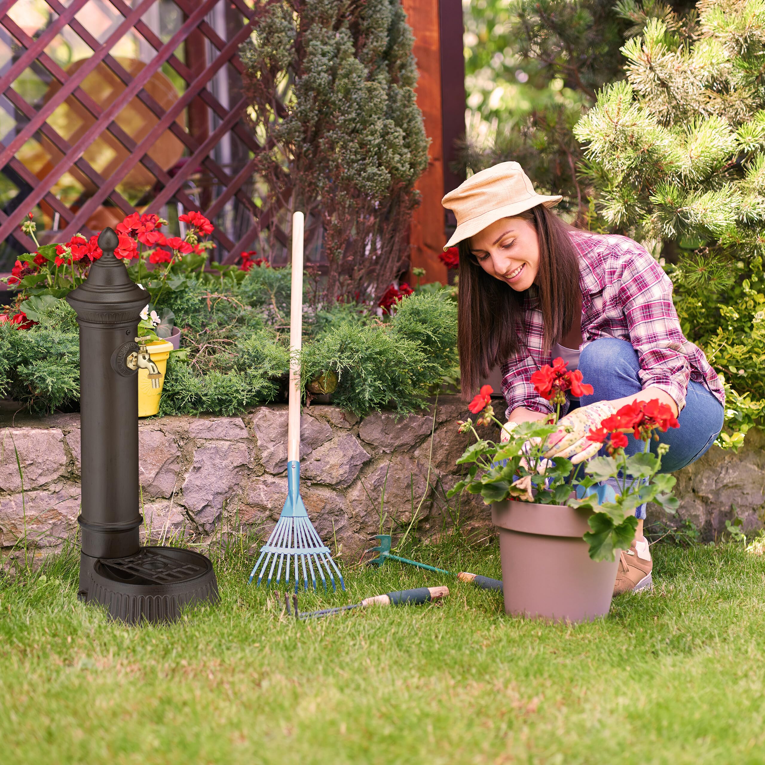 Relaxdays Fontana da Giardino in Stile Antico, Fontanella a Colonna con Rubinetto e Vaschetta, 72x26x31 cm, Marrone