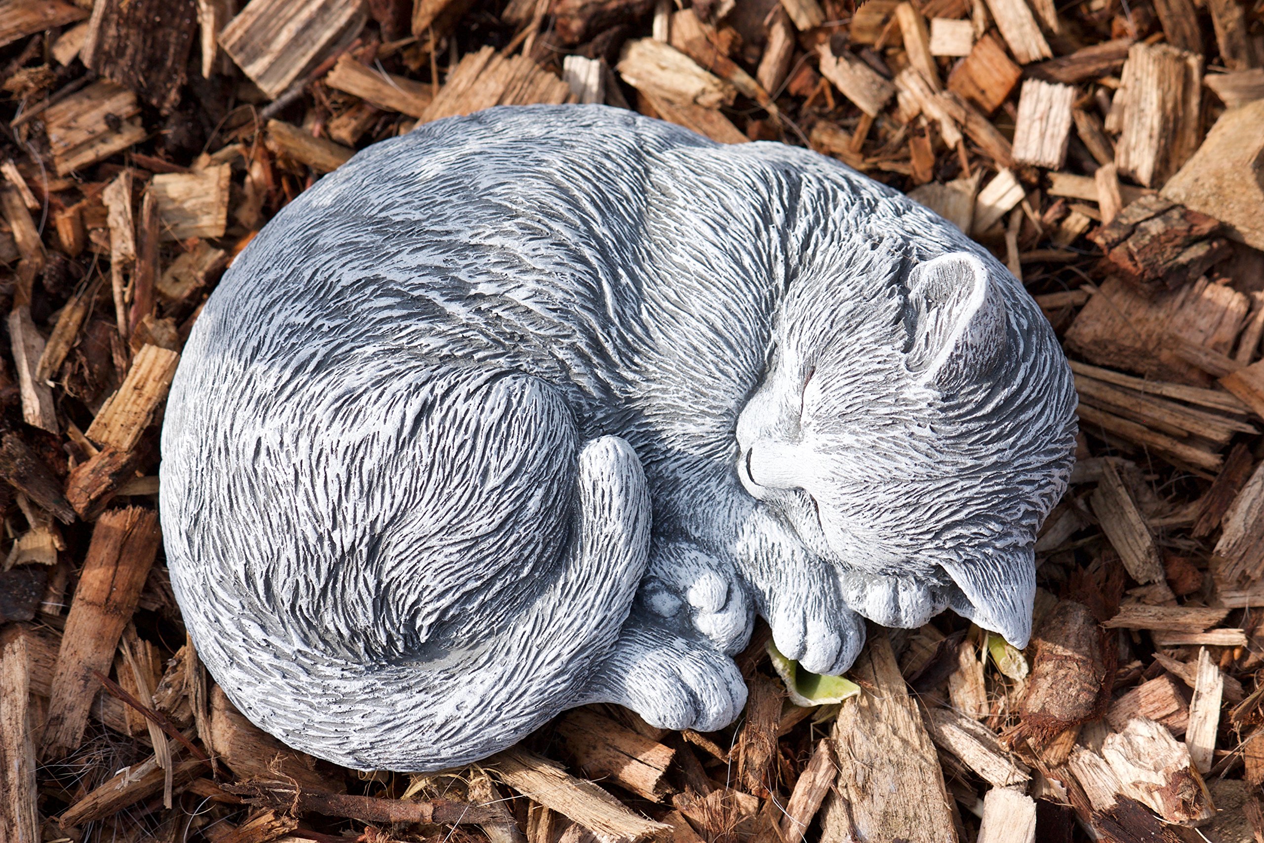 stoneandstyle Steinfigur kleine Katze Tinka eingerollt (8x17x14 cm), Frost- und wetterfest bis -30°C, massiver Steinguss