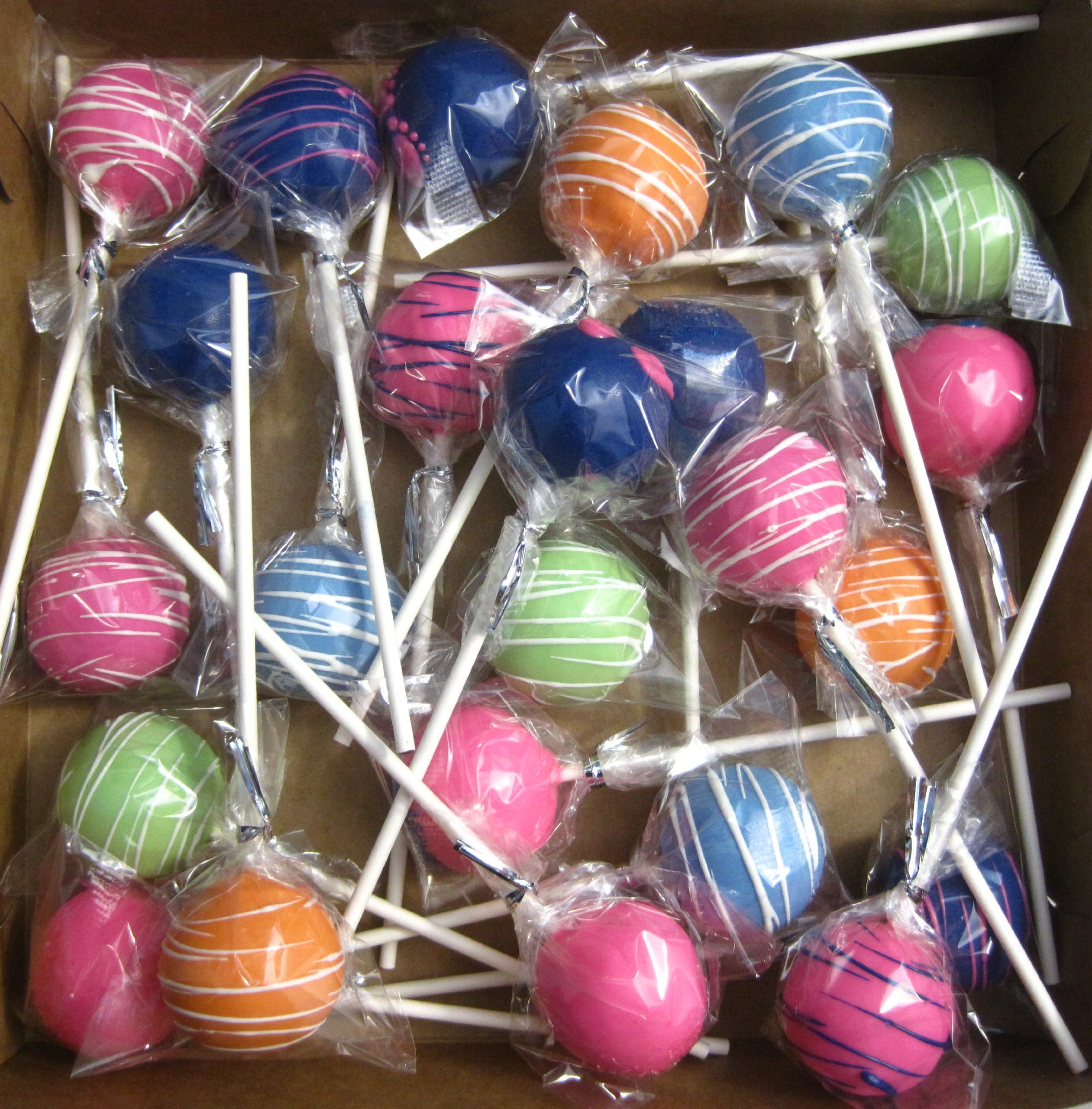 Lot de 600 bâtonnets à cake pop de 15 cm, sacs à cake pop (12 x 9 cm), attaches torsadées métalliques rouges pour sucettes, cake pops, bonbons, chocolats