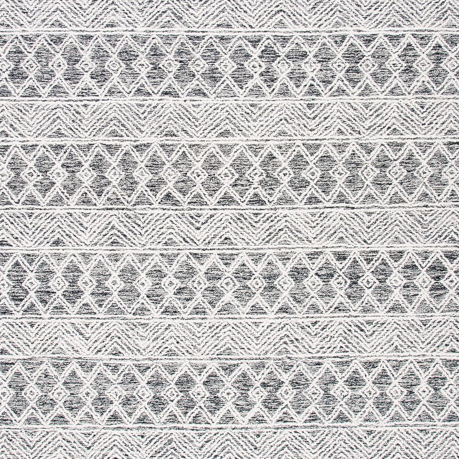 SAFAVIEH Micro-Loop Collection Area Rug - 5' x 8', Ivory & Black, Handmade Moroccan Boho Wool, Ideal for High Traffic Areas in Living Room, Bedroom (MLP203A)