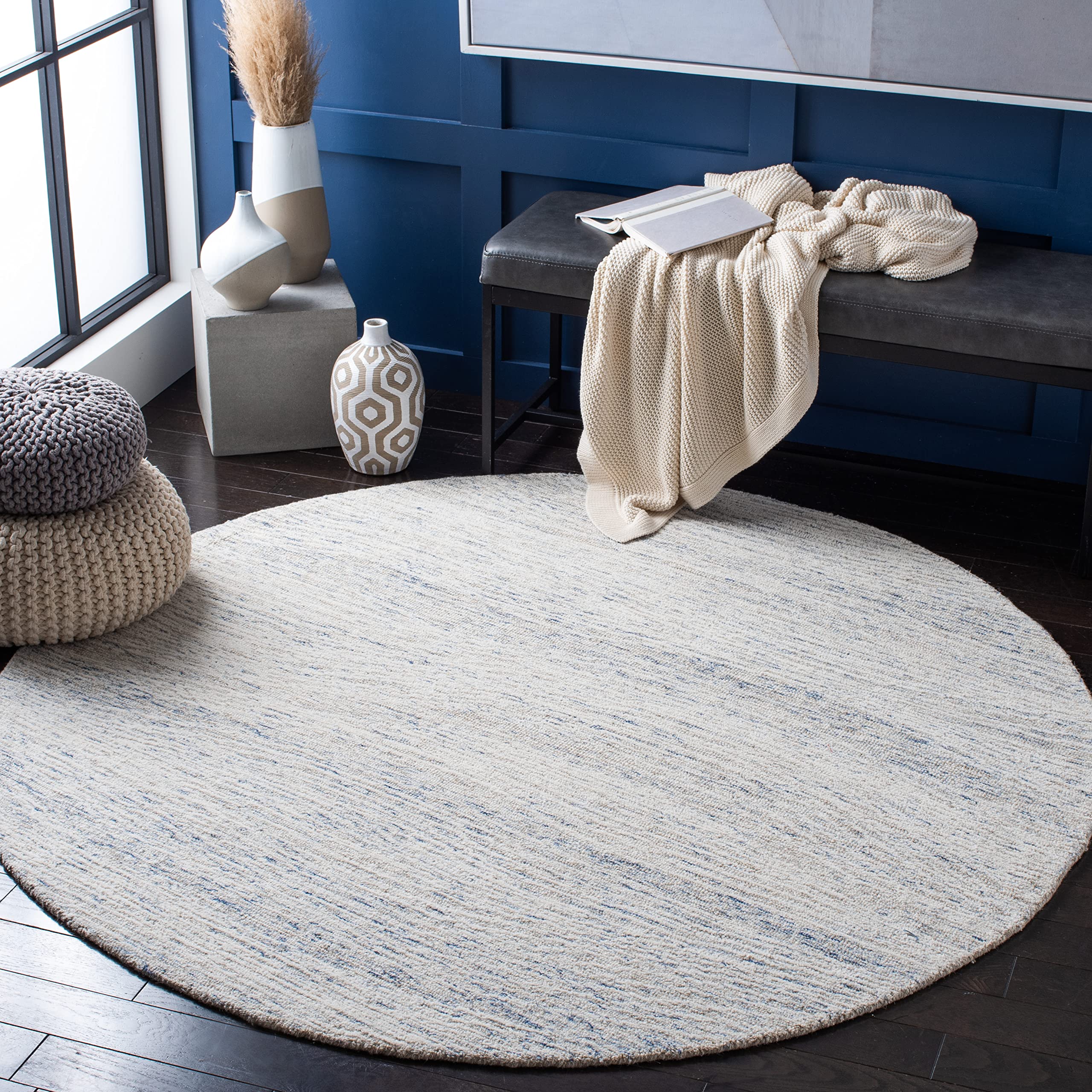 SAFAVIEH Metro Collection Area Rug - 4' Round, Light Blue & Ivory, Handmade Wool, Ideal for the Living Room, Dining, Bedroom (MET995L)