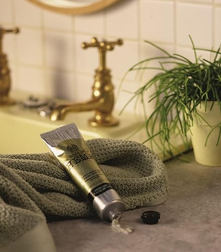 Miniatura 3 de The Body Shop Protector de manos de cáñamo 10 onzas líquidas