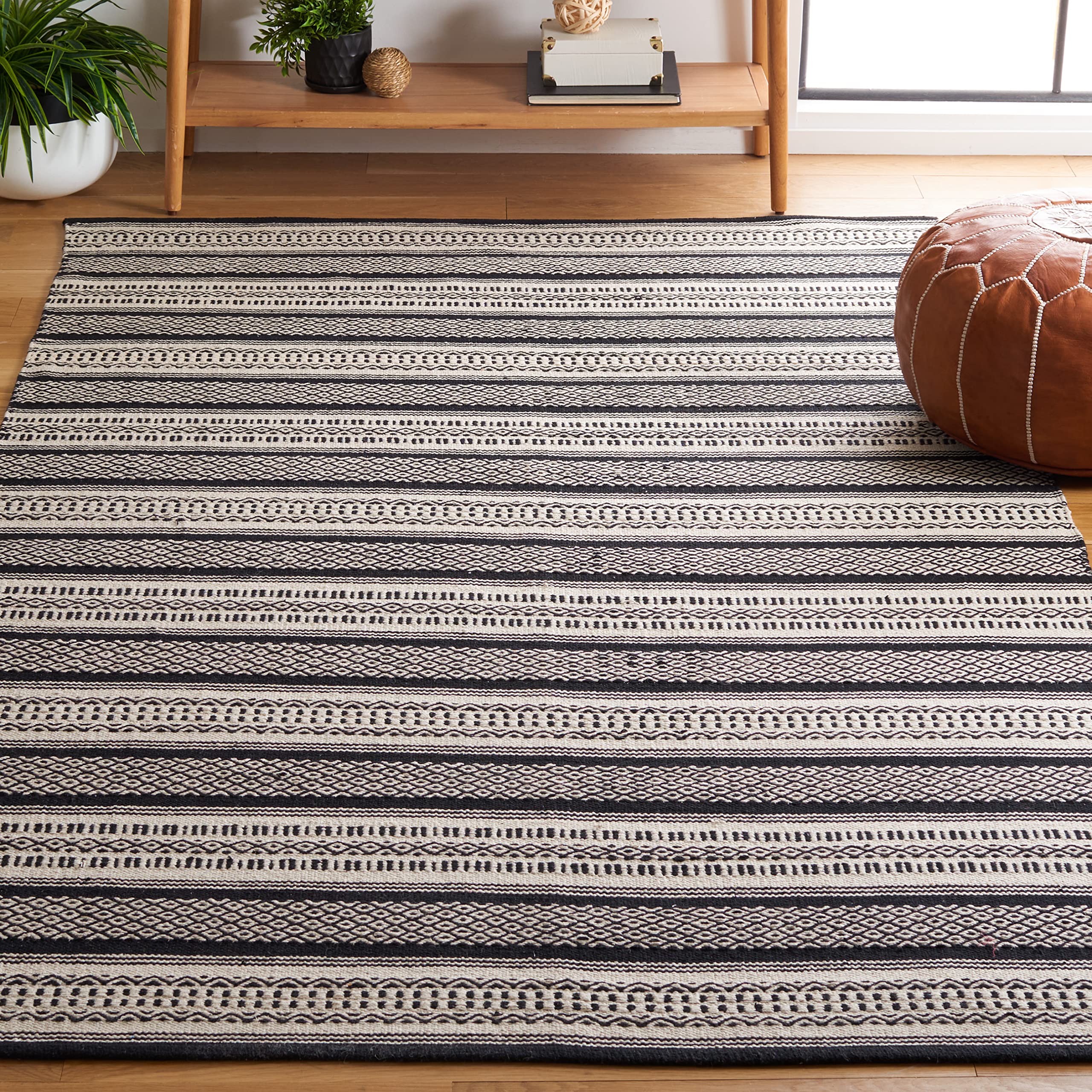 SAFAVIEH Montauk Collection Area Rug - 5' x 8', Black & Ivory, Flat Weave Farmhouse Boho Stripe Cotton Design, Easy Care, Ideal for High Traffic Areas
