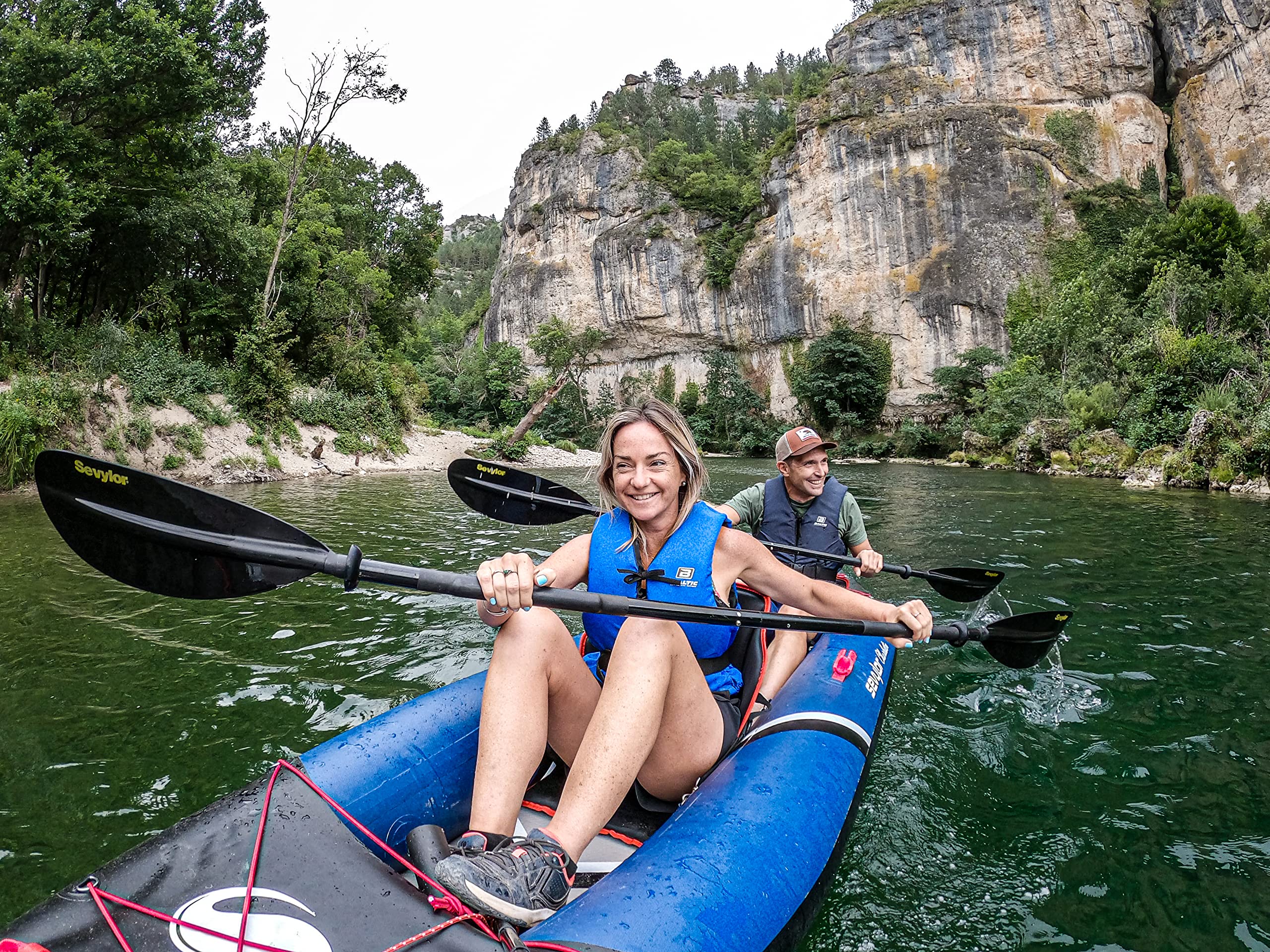 Sevylor Charleston Kayak dla 2 osób, dno High Pressure DropStitch, wytrzymały kajak ze wzmocnionego PCW, łącznie z Dry Pack, manometrem i zdejmowaną płetwą, obciążenie do 196 kg