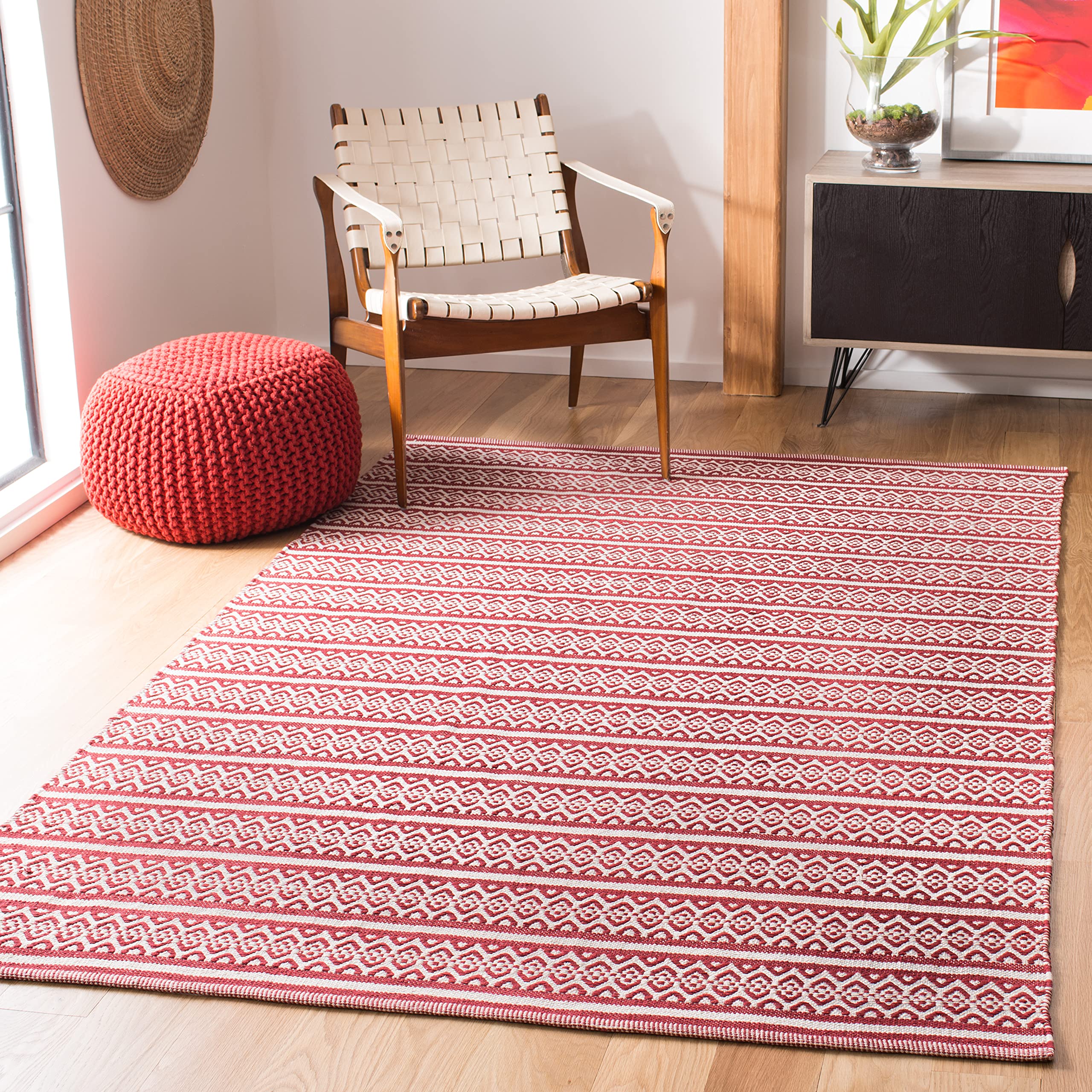 SAFAVIEH Montauk Collection Accent Rug - 4' x 6', Ivory & Red, Handmade Flat Weave Boho Farmhouse Cotton, Ideal for High Traffic Areas in Entryway,
