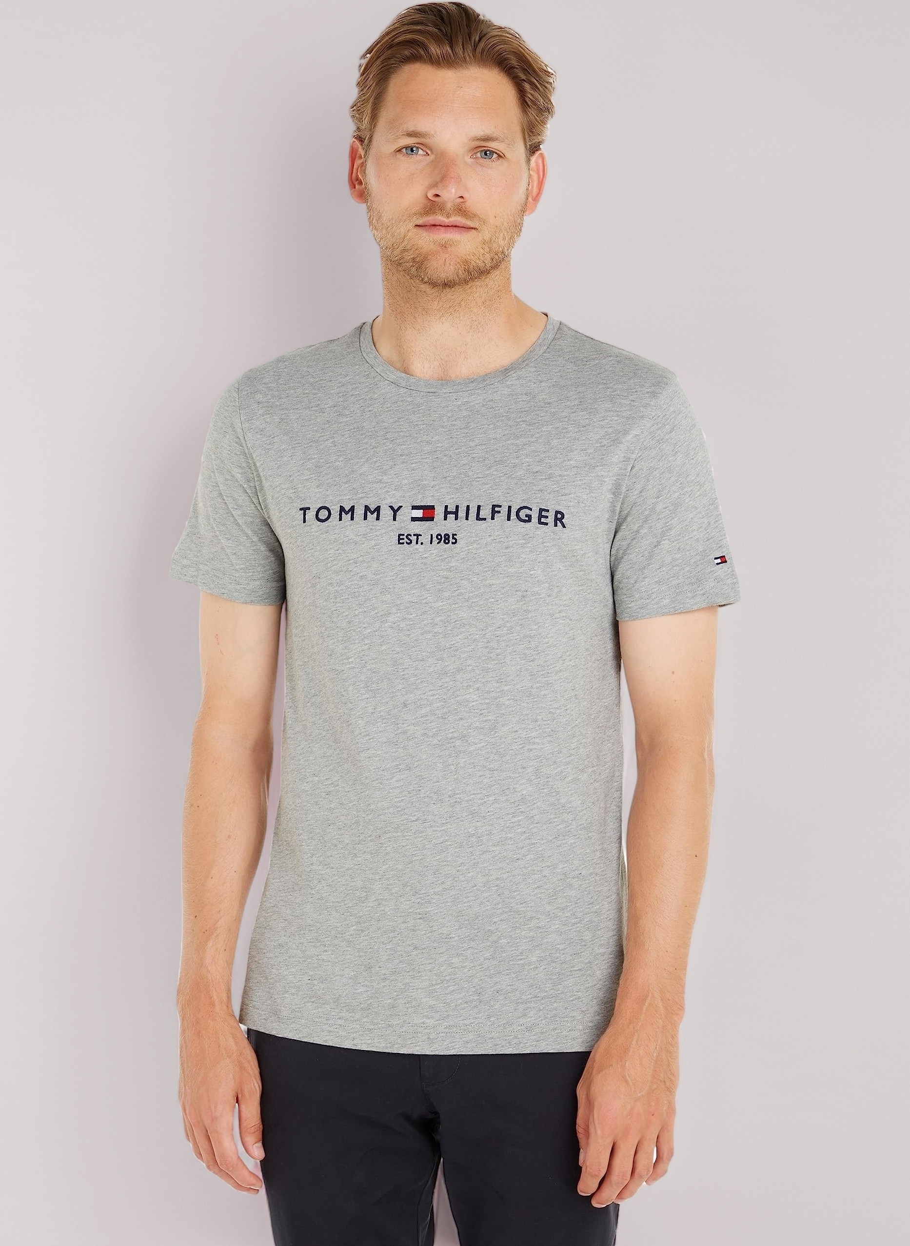 Tommy Hilfiger Men’s Short Sleeve Round Neck Core Tommy Logo T-Shirt