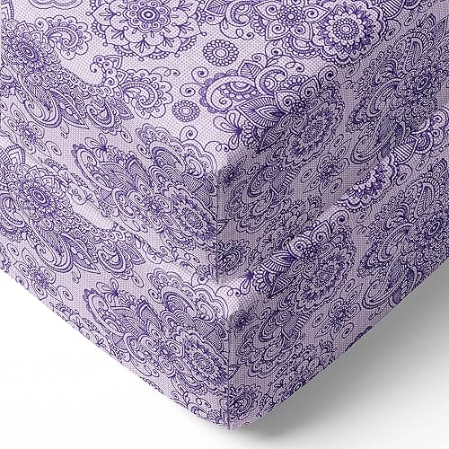 Bacati - Paquete de 2 sábanas bajeras universales para cunaniño pequeño de 100 % algodón percal, estampado floral de cachemira (pergamino morado