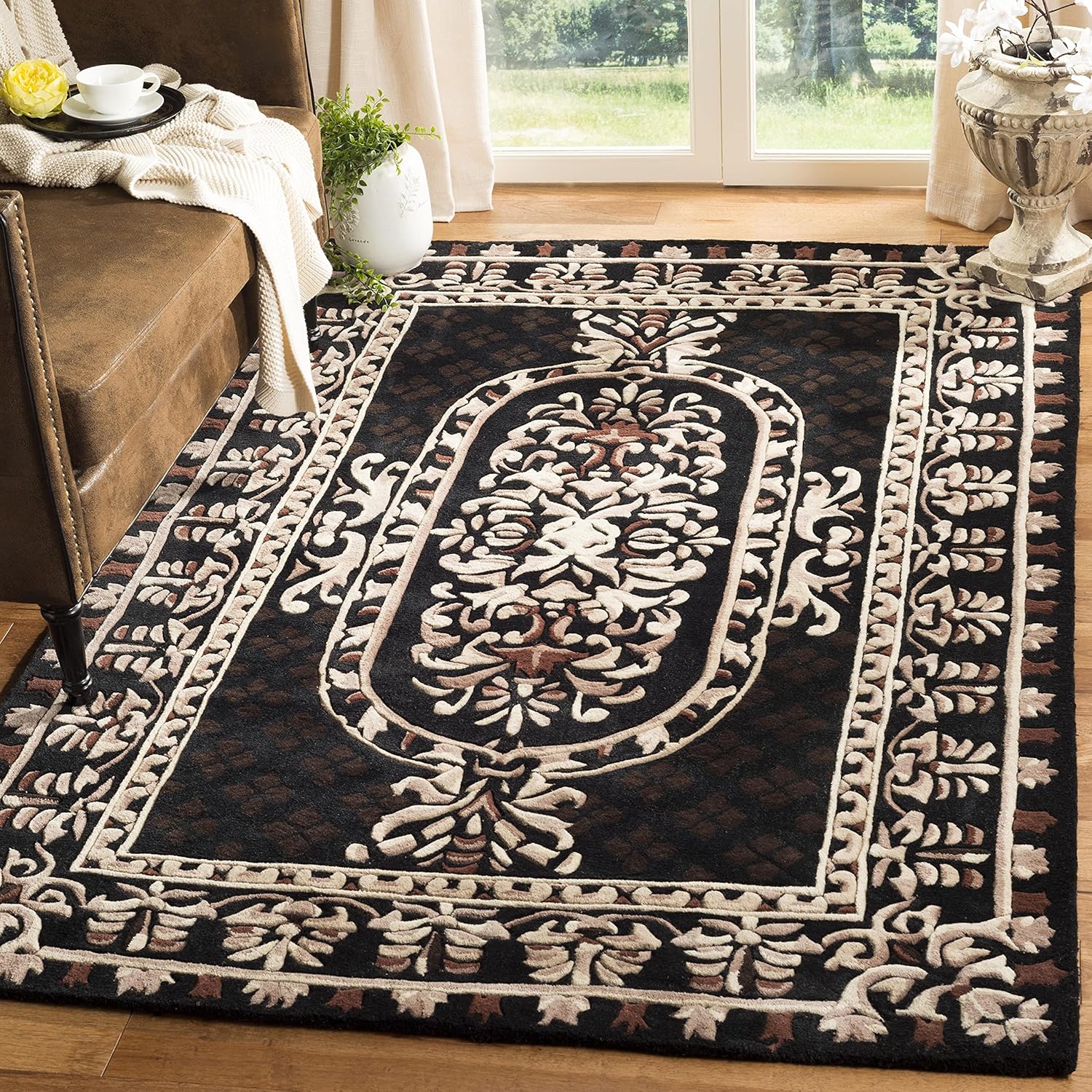 SAFAVIEH Naples Collection Area Rug - 5' x 8', Black, Handmade Traditional Wool, Ideal for High Traffic Areas in Living Room, Bedroom (NA851A)
