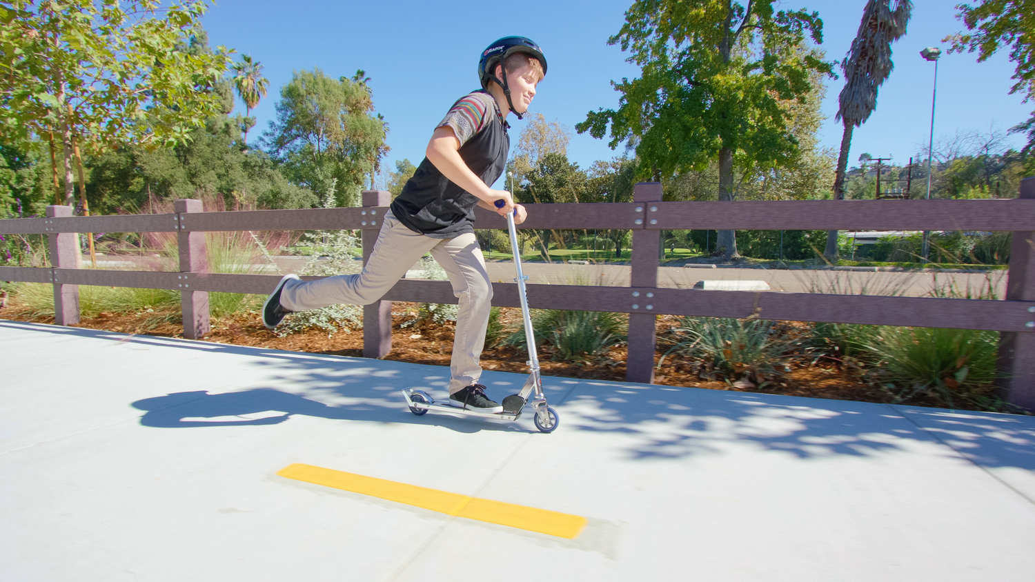 Amazon.com : Razor A2 Kick Scooter for Kids Ages 5+ – Wheelie Bar