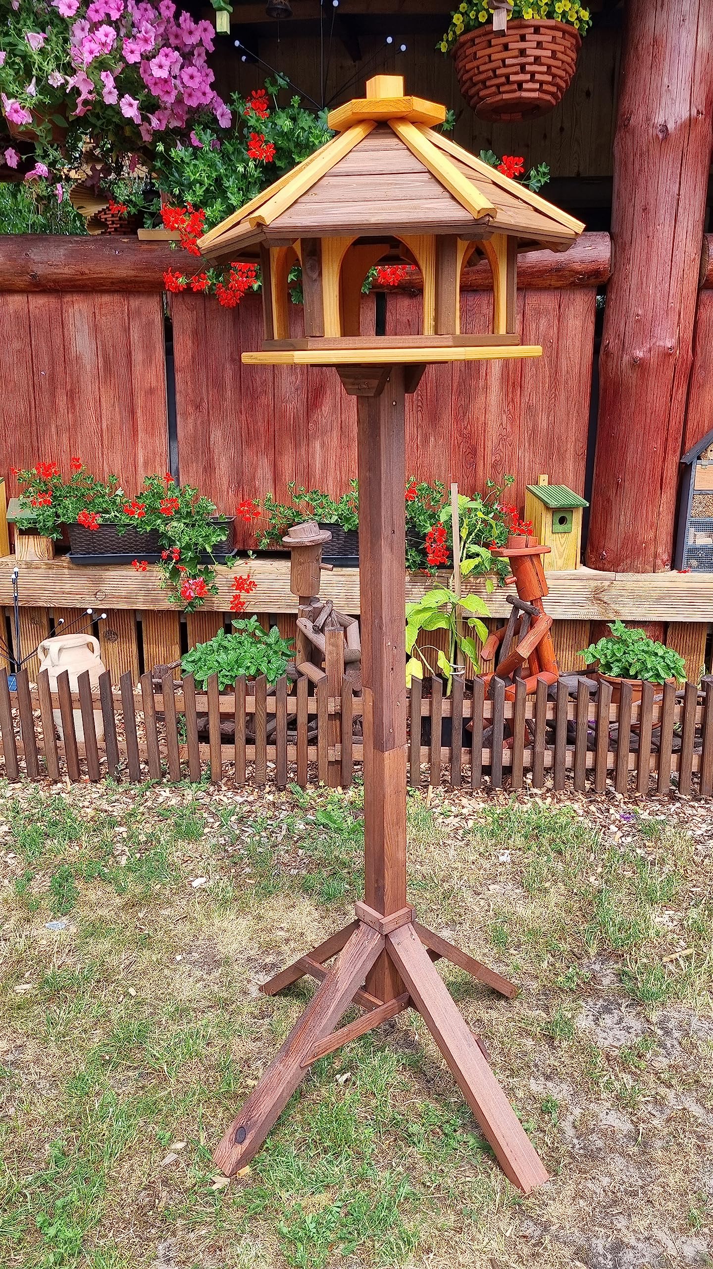 Pajarera con soporte de madera, resistente a la intemperie, comedero para pájaros, comedero para pájaros silvestres, comedero para pájaros para colocar en el jardín, balcón (marrón + amarillo)