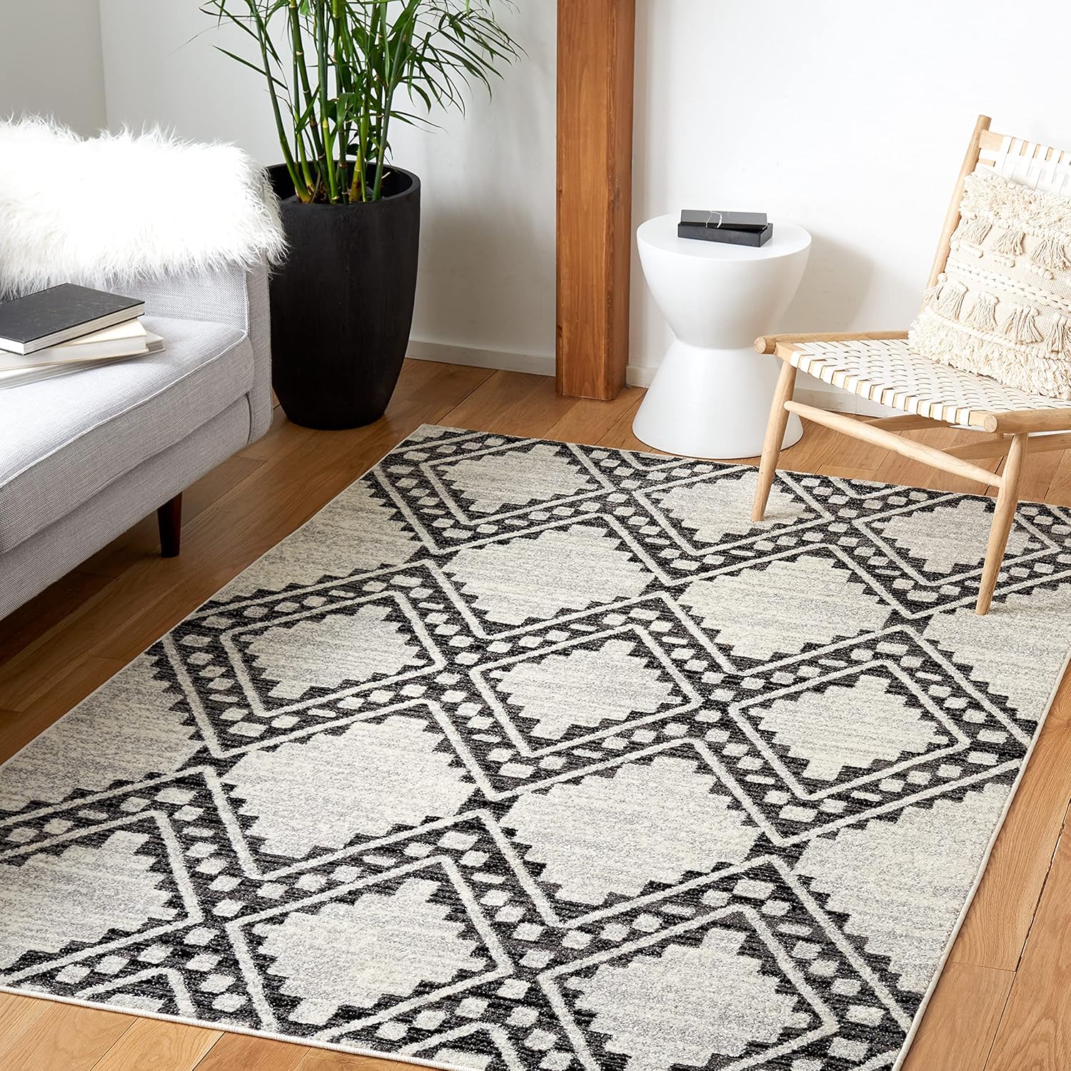 SAFAVIEH Area Rug 9x12 - Tulum Collection - Large - Ivory & Black, Moroccan Boho Tribal Diamond Design, Non-Shedding & Easy to Clean, Ideal for Living Room, Bedroom, Dining Space (TUL642A)