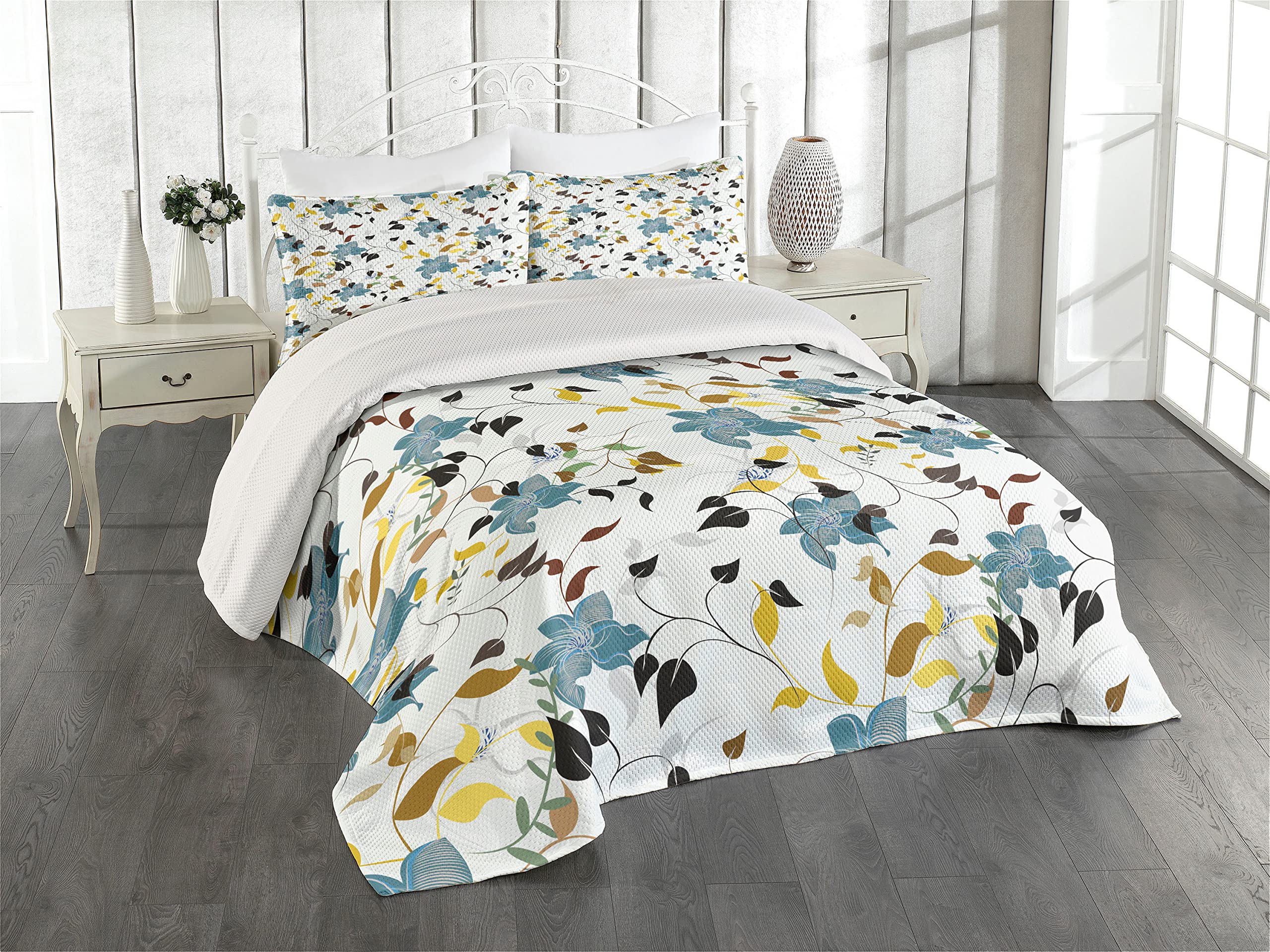 Ambesonne Leaf Coverlet, Seasonal Flowers with Colorful Leaves Poison Ivy Plant in Contemporary Design Print, 3 Piece Decorative Quilted Bedspread Set with 2 Pillow Shams, King Size, Blue Black