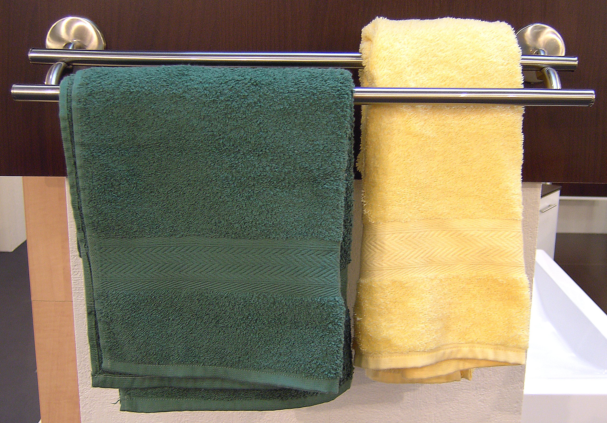 Fackelmann 2er Handtuchstange FUSION, zweiarmiger Handtuchhalter, Handtuchreling (Farbe: Silber), Menge: 1 Stück