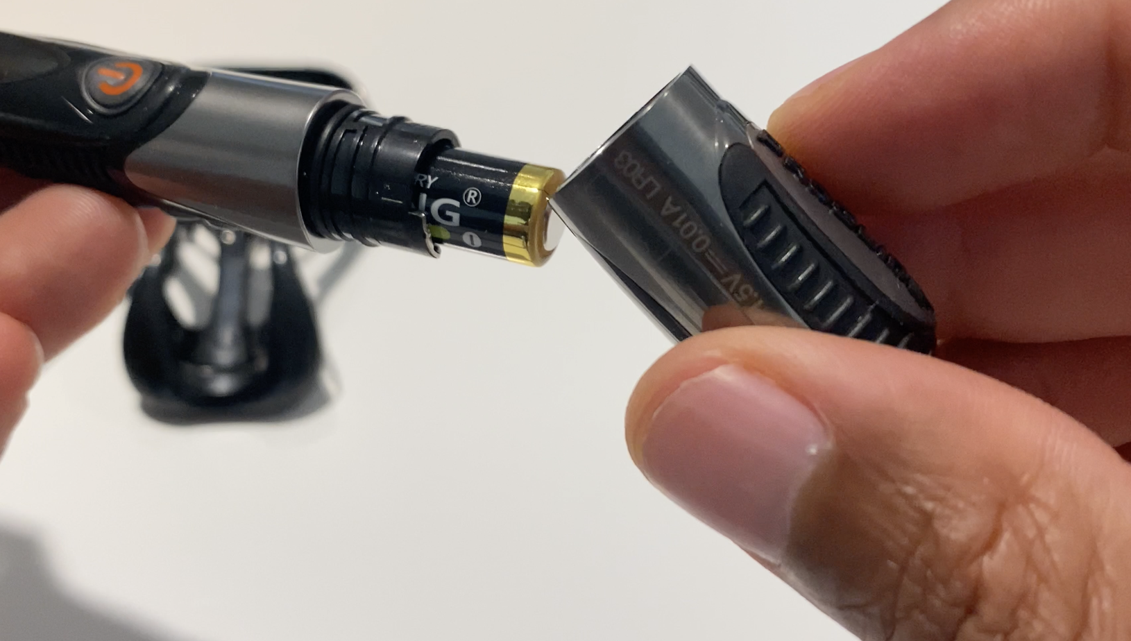 Watch Gillette Proglide Power - Replacing Battery on Amazon Live