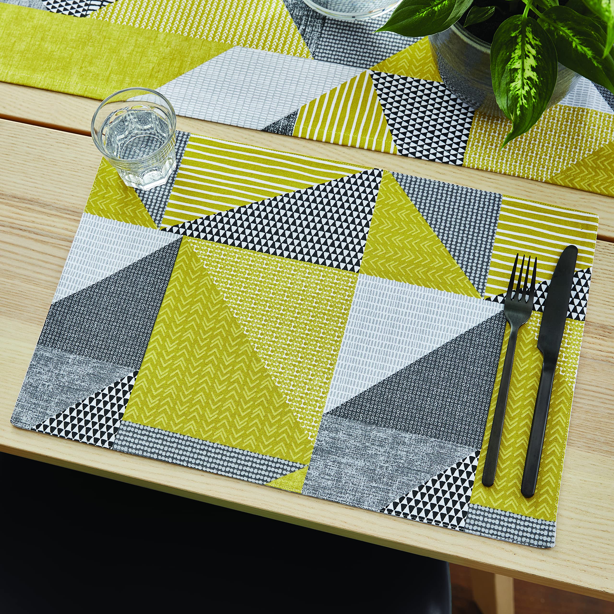 Catherine Lansfield Dining Larsson Geo Katoen 33x220 cm Tafelloper Catherine Lansfield Dining Larsson Geo Katoen 33x220 cm Tafelloper