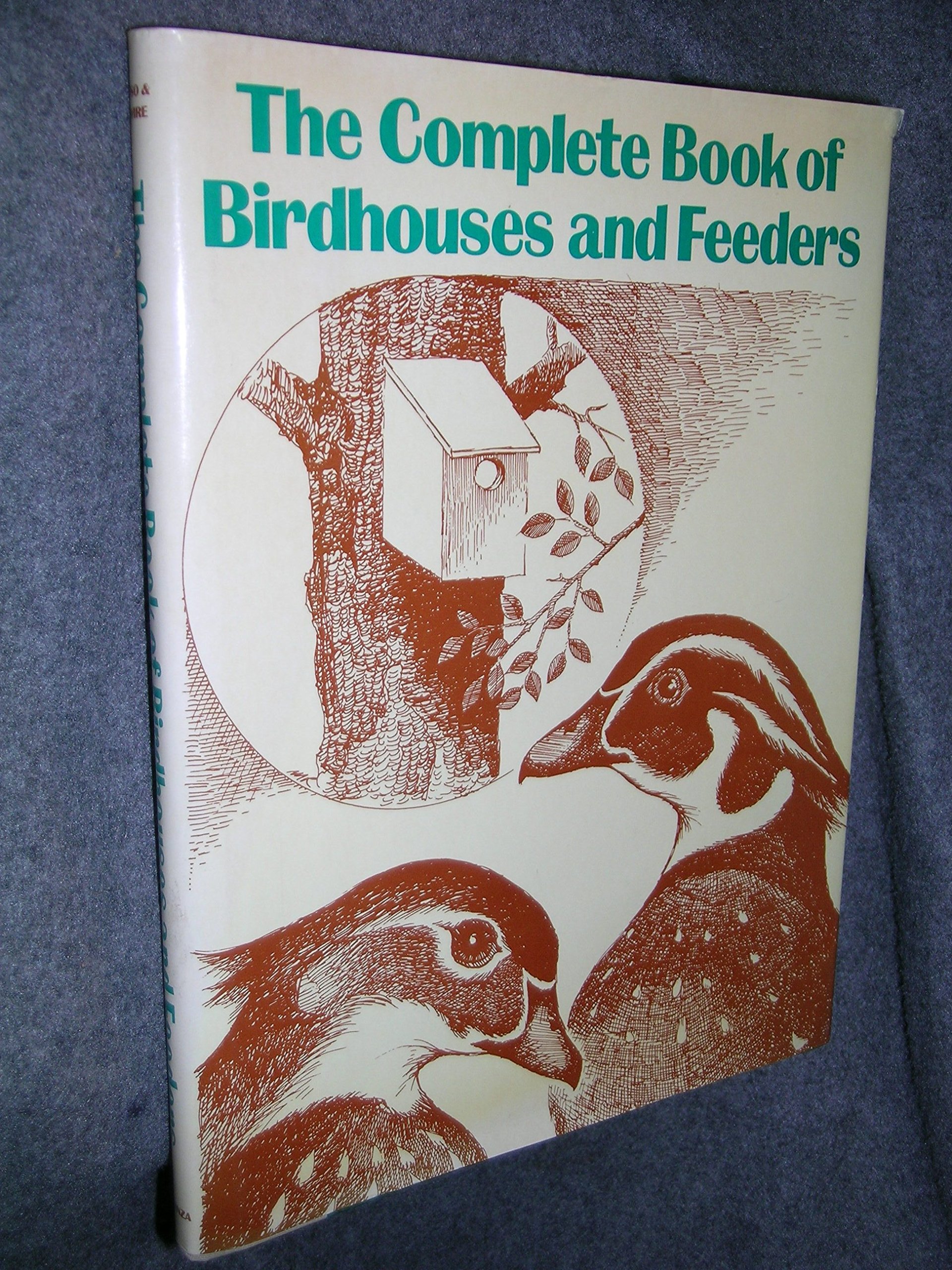 The Complete Book of Birdhouses and Feeders Monica Russo and Robert Dewire