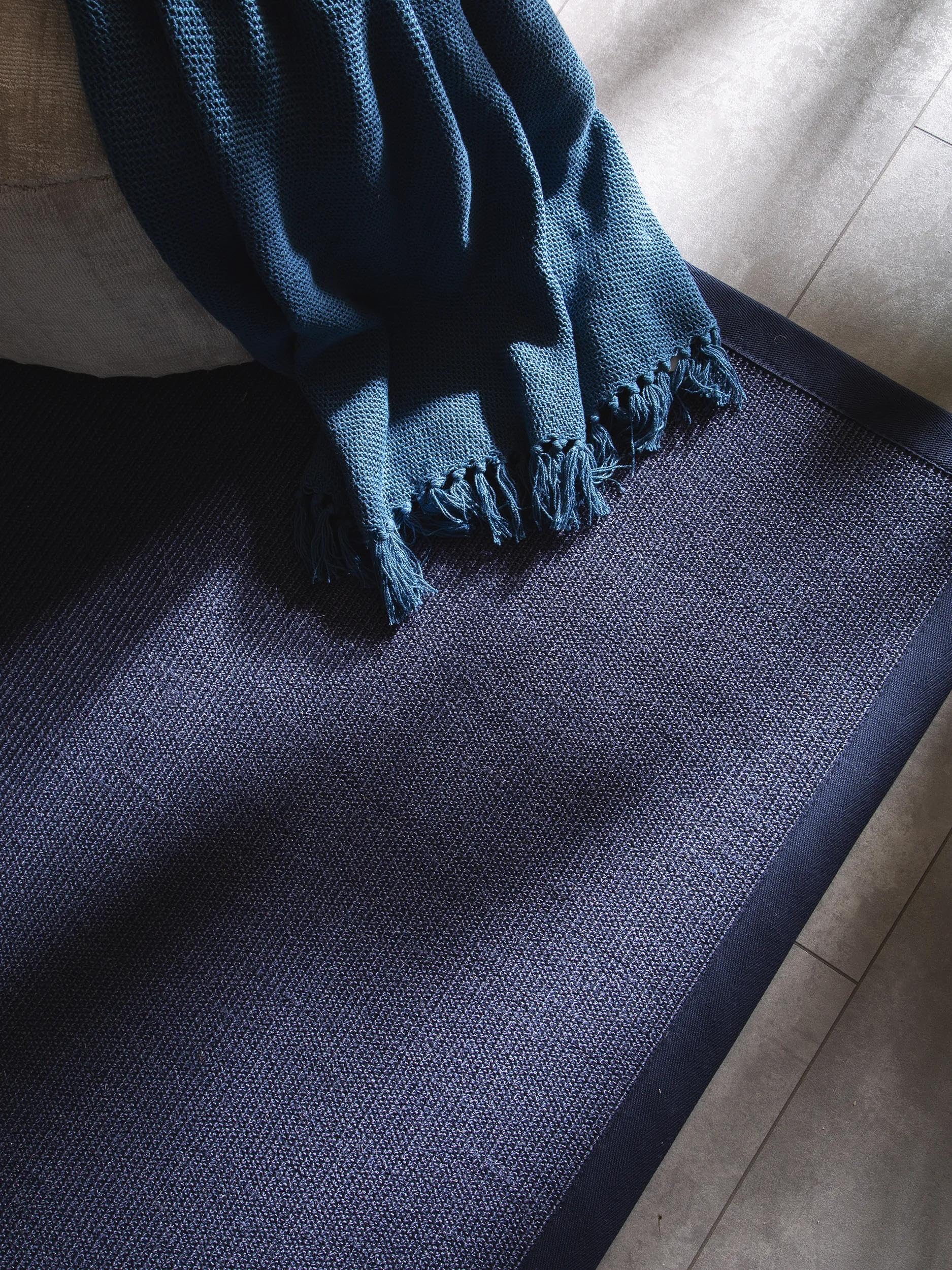 Benuta Nest Sisal Sana Tapis en Fibre Naturelle - Bleu - 150 x 150 cm - Tapis Robuste pour Salle à Manger et Salon - 100% Fibre Naturelle sisal - Design Intemporel