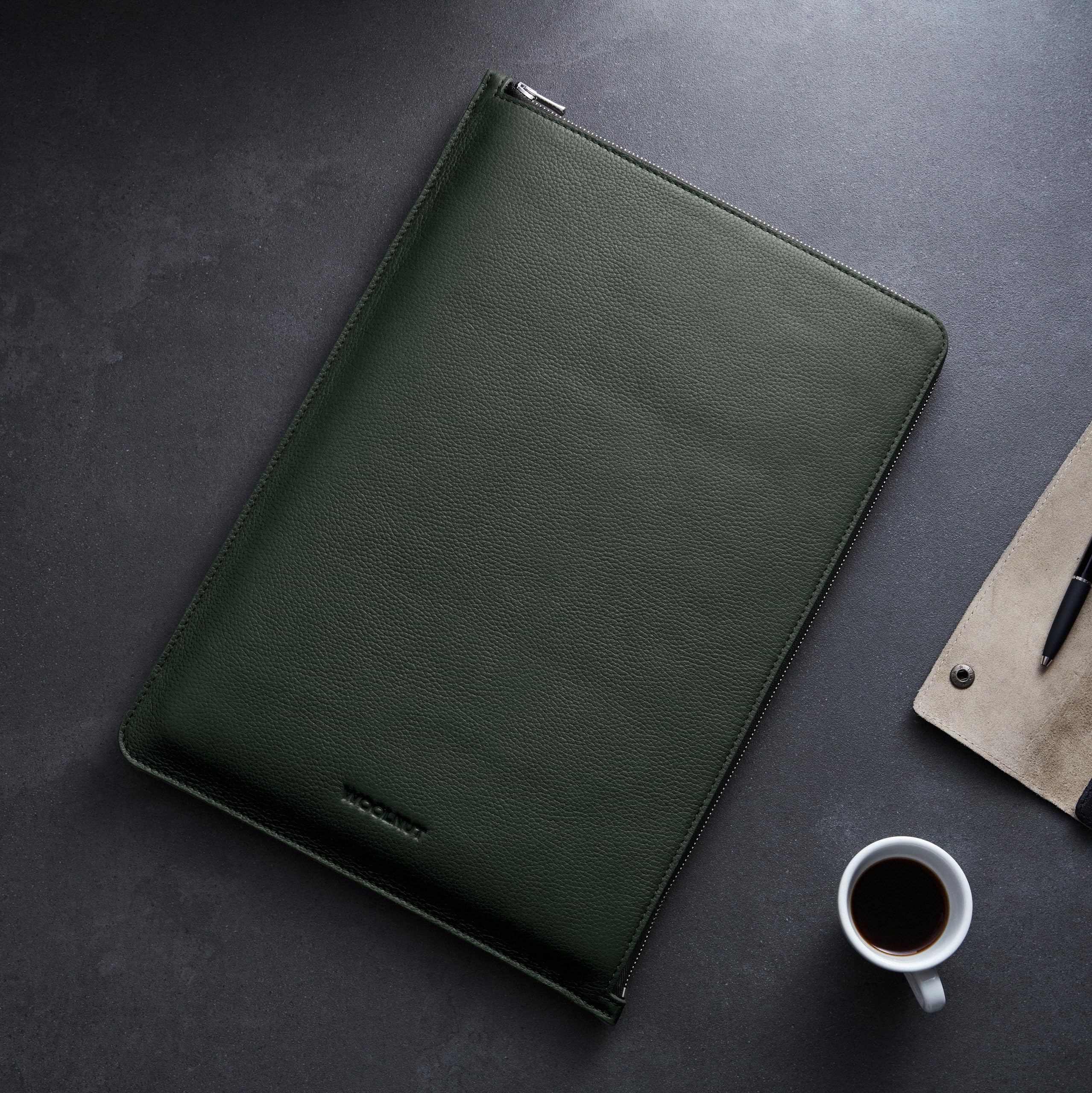 WOOLNUT Funda tipo libro para MacBook Pro 16 – Cremallera YKK Premium – Cuero de grano completo, interior de fieltro de lana – Ajuste a medida – Diseño escandinavo, compatible con Apple MacBook Pro de