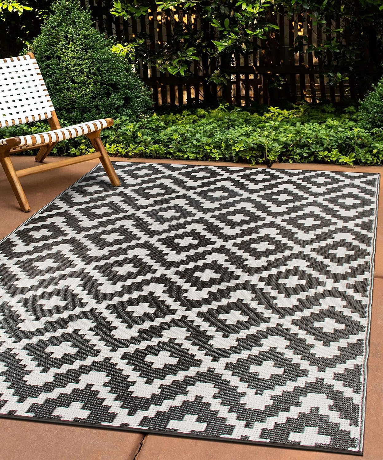Black and White Geometric Reversible Synthetic 5' x 7' Rug