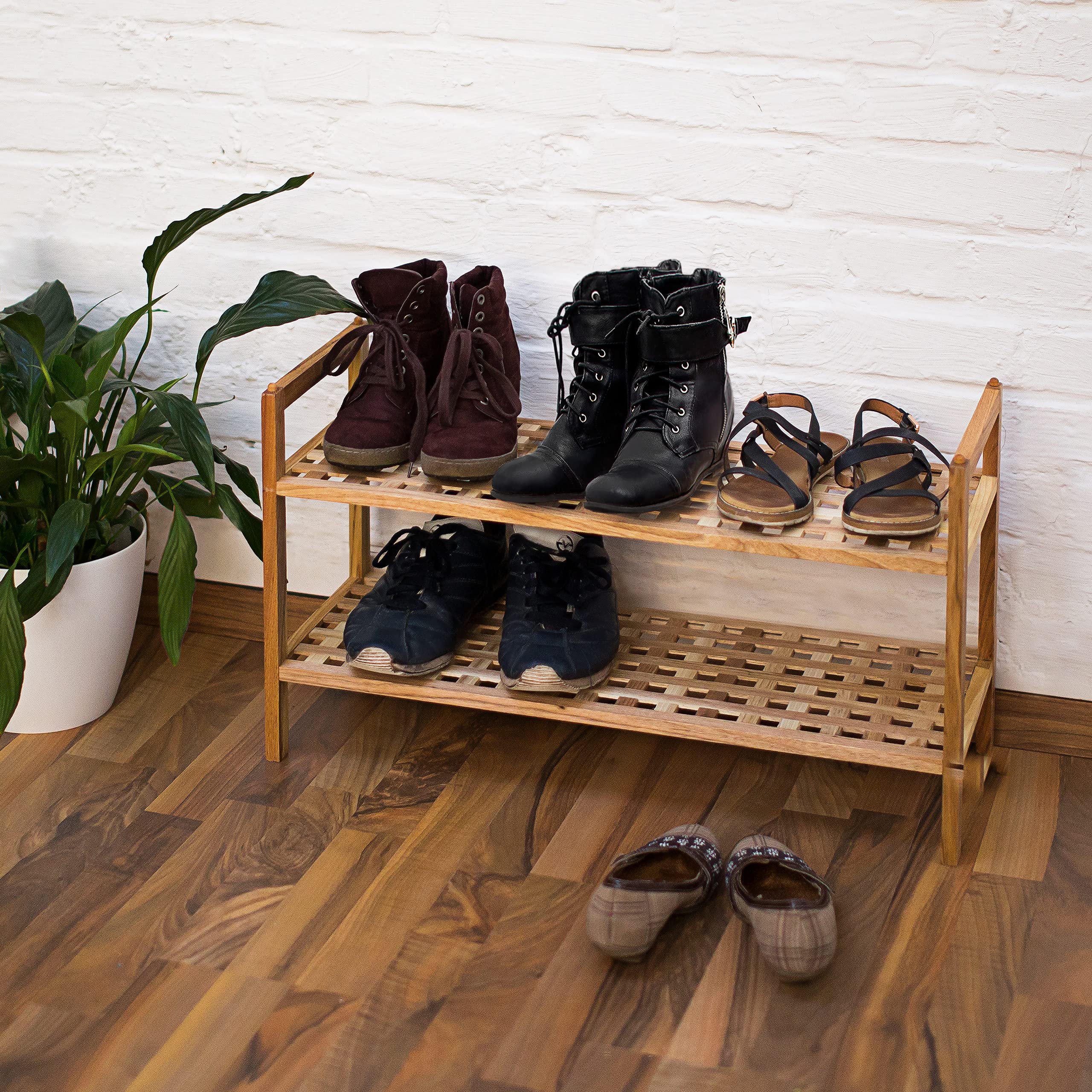 Relaxdays Schuhregal stapelbar, HxBxT:40,5x69x26cm, 2 Ablagen für 6 Paar, Holz, Schrank aus Nuss, Natur braun