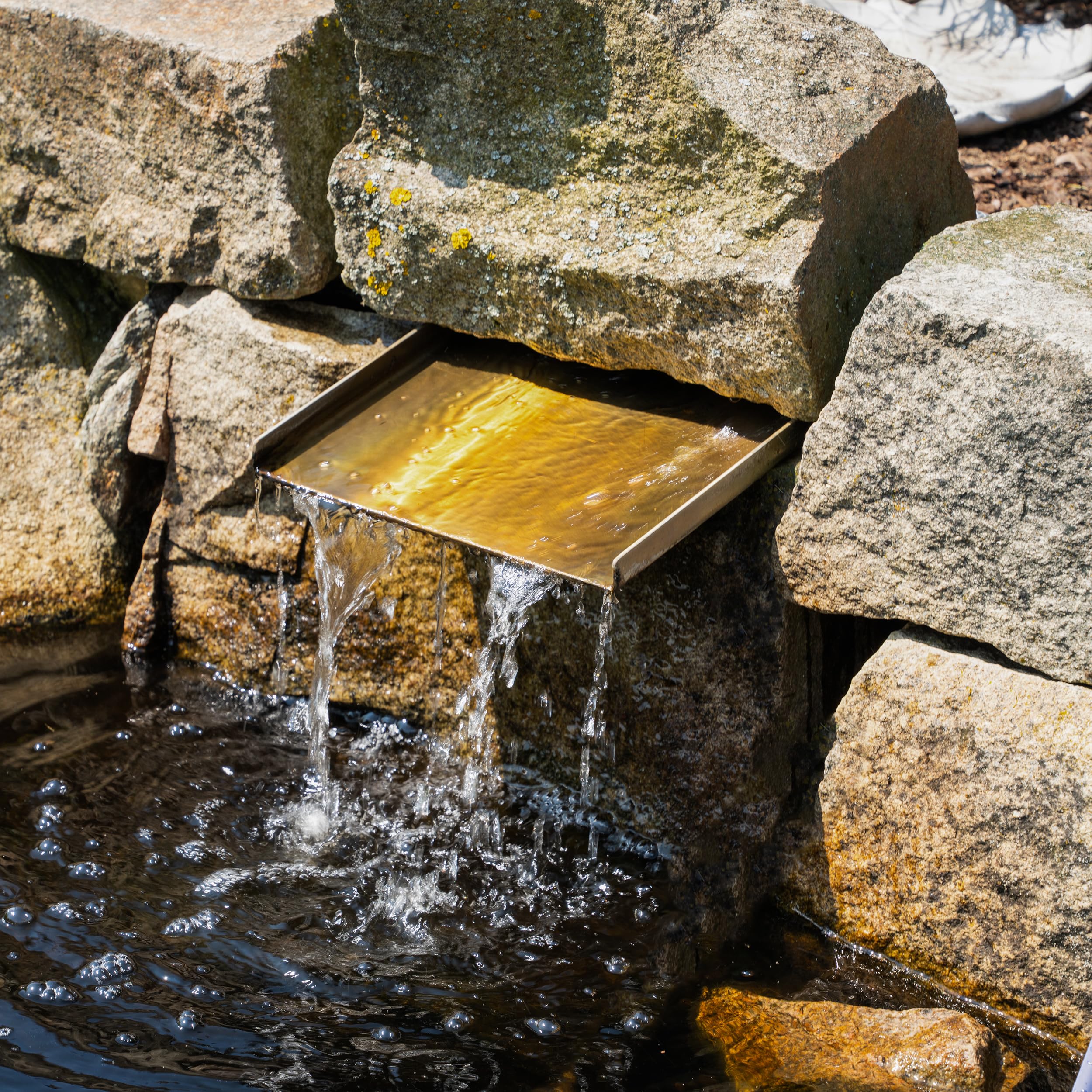 Esotec Solar Bachlaufpumpe Waterfall 1600 l/h mit 25W Solarmodul – Wasserfall Pumpe für Gartenteich, Bachlauf & Quellstein – 2,3m Förderhöhe 101018