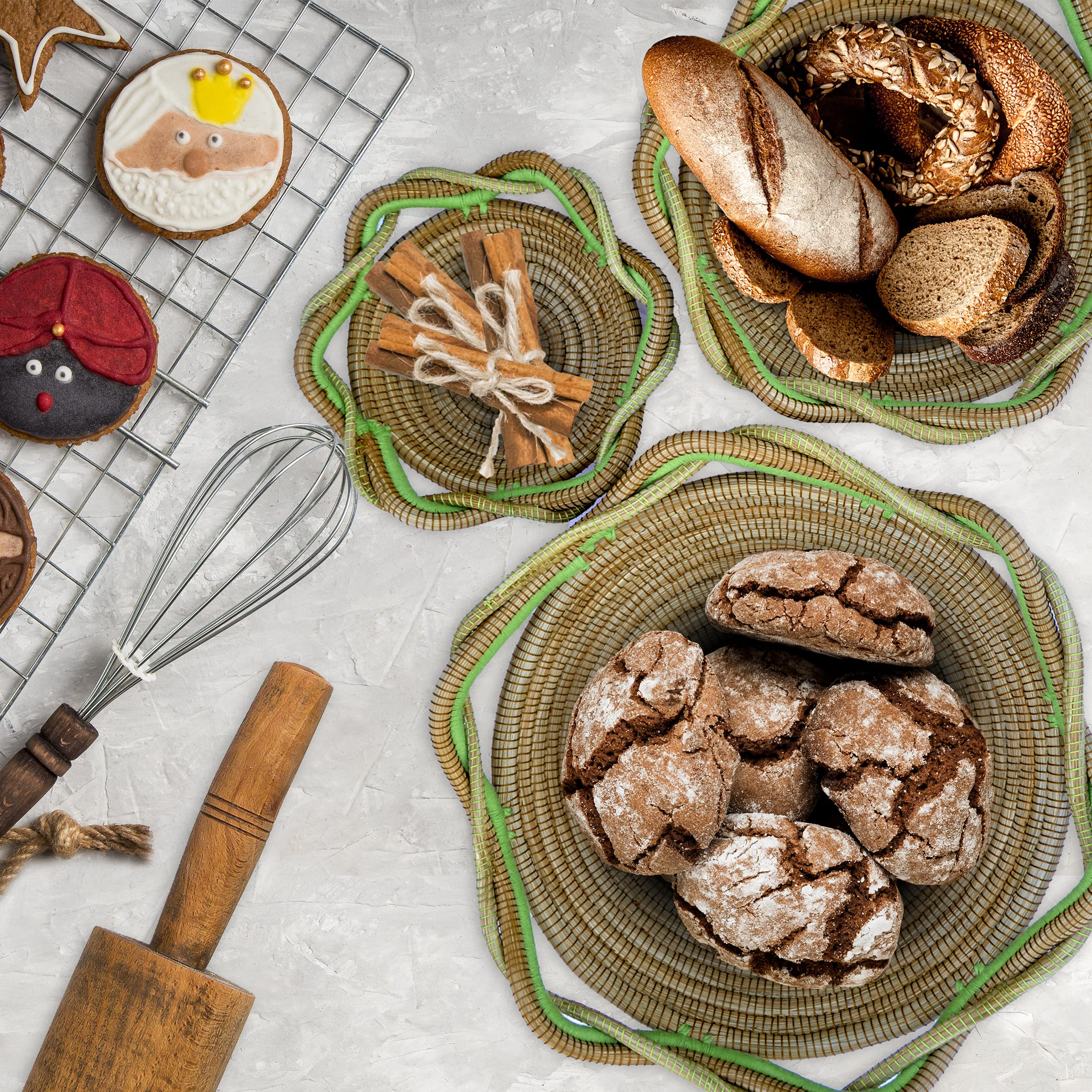 Best Guide Store, Handmade woven basket, Decorative Hampers, Woven fruit or bread basket, Serving Basket. Woven basket for organizer. Circular Basket with waves. Set of 3