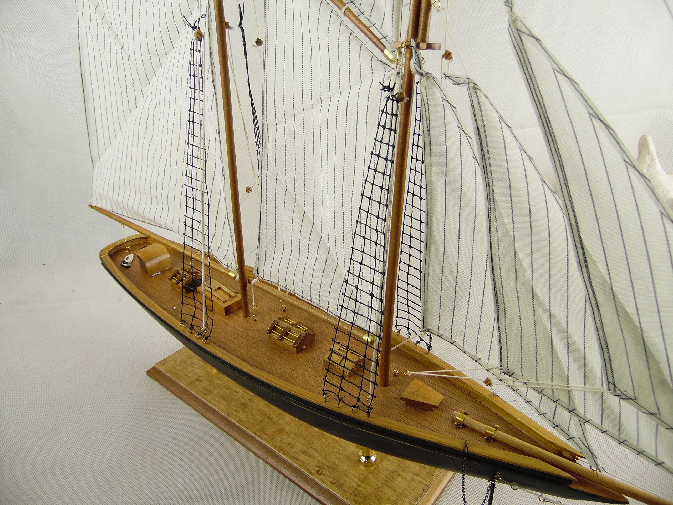 antikes Segelschiff/Boot im Shabby-Look - 2 Master mit Standfuß als Modellschiff für die Maritime DekorationSegelboot